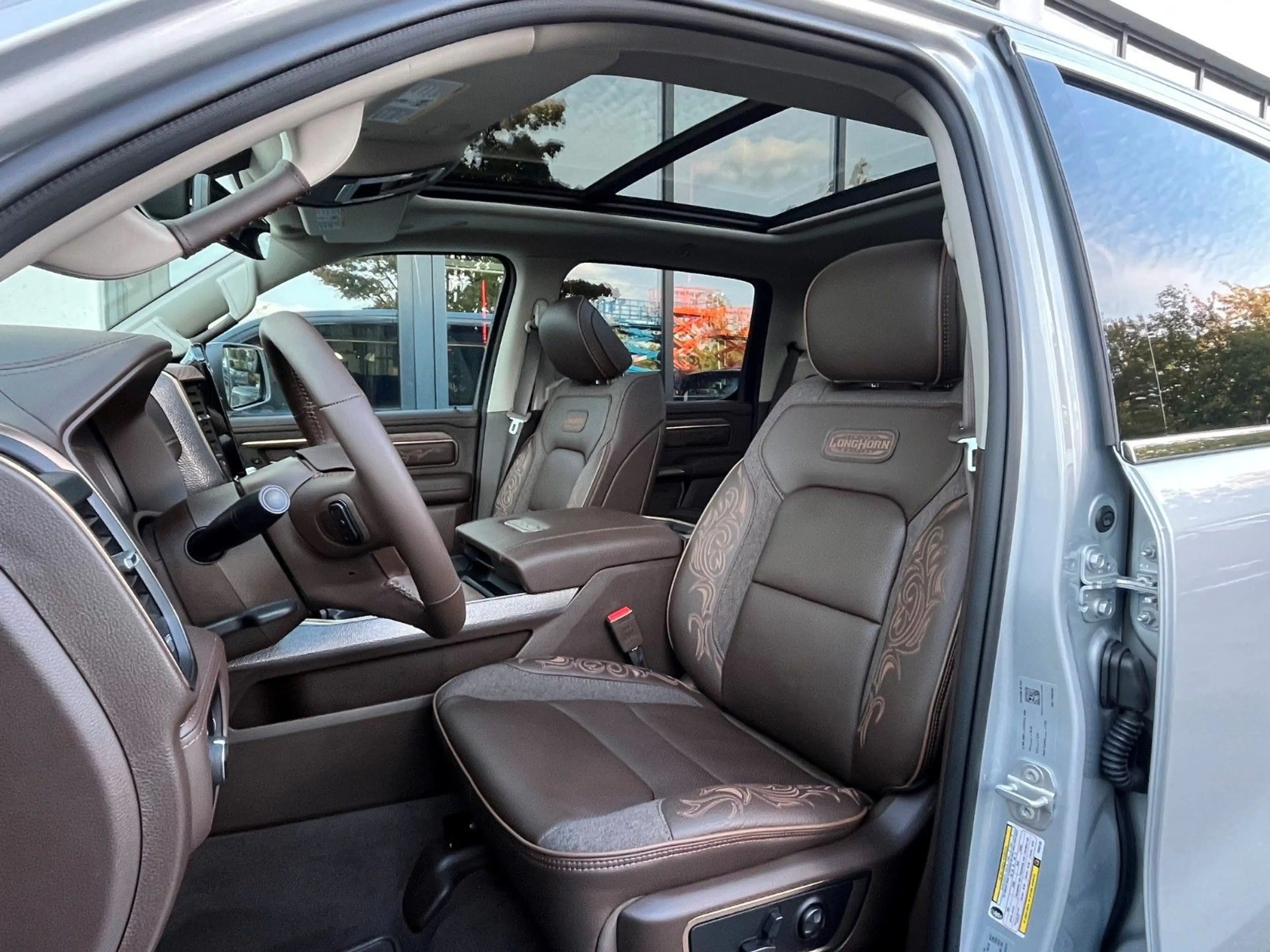 Dodge RAM Ram 1500 Crew Cab Longhorn  5.7l V8 MY26 — photo 11