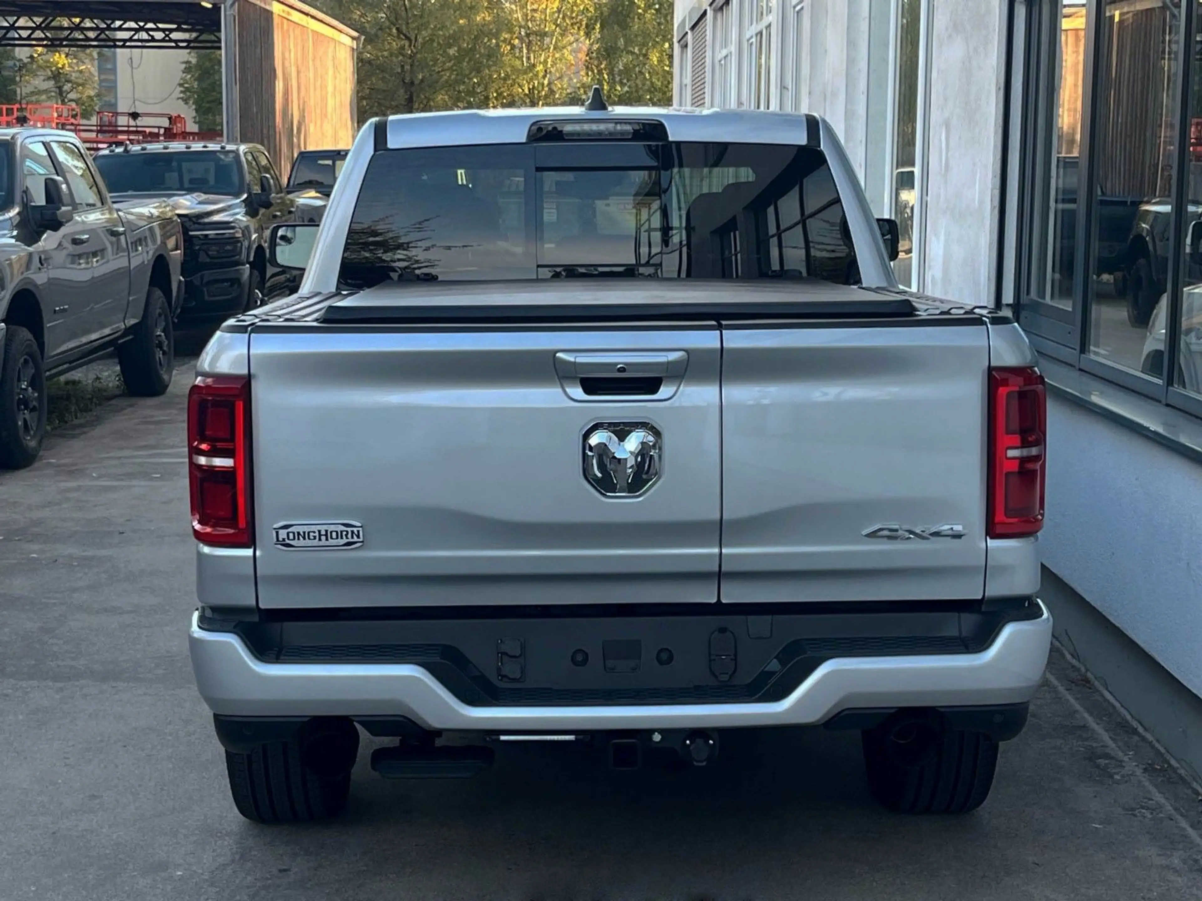 Dodge RAM Ram 1500 Crew Cab Longhorn  5.7l V8 MY26 — photo 8