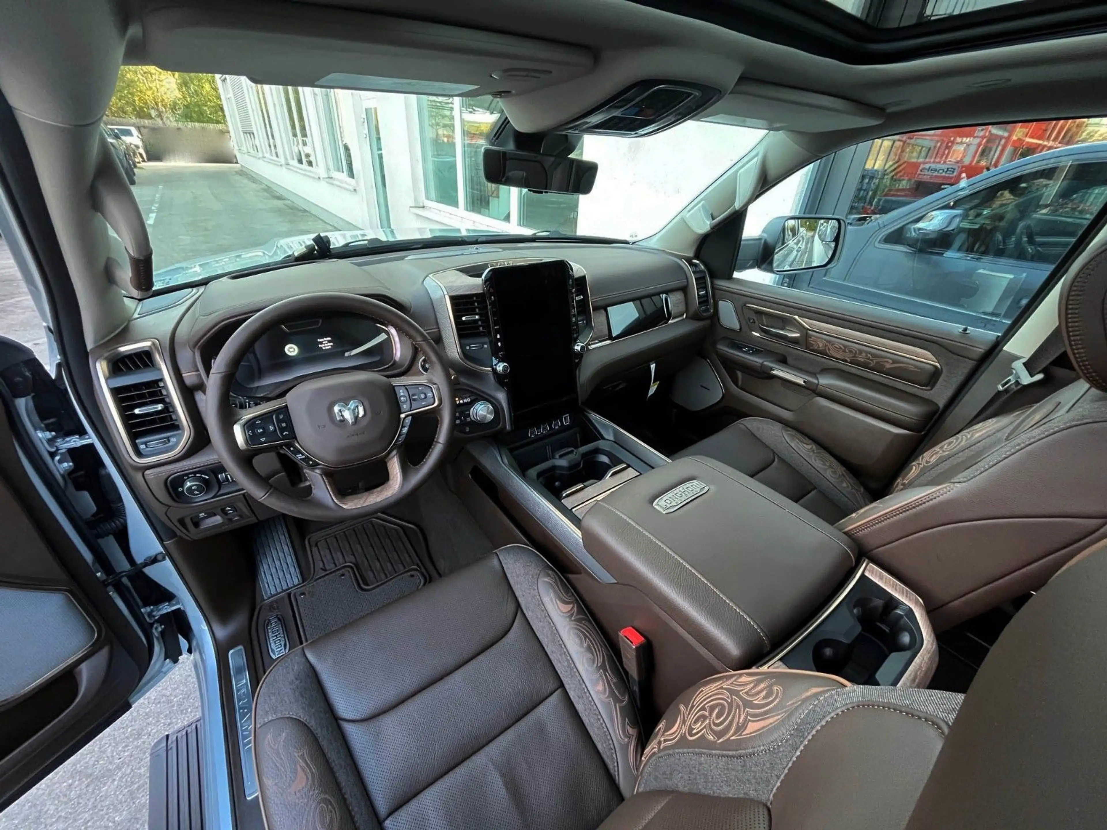 Dodge RAM Ram 1500 Crew Cab Longhorn  5.7l V8 MY26 — photo 13