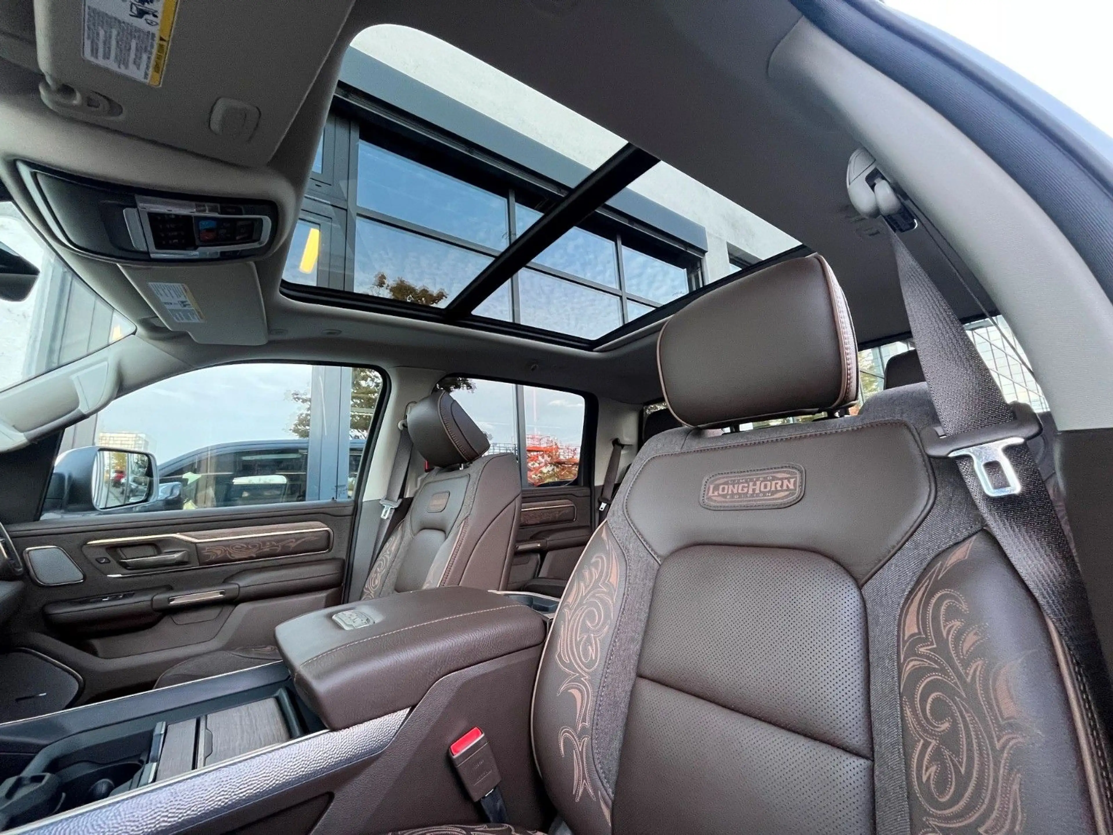 Dodge RAM Ram 1500 Crew Cab Longhorn  5.7l V8 MY26 — photo 14