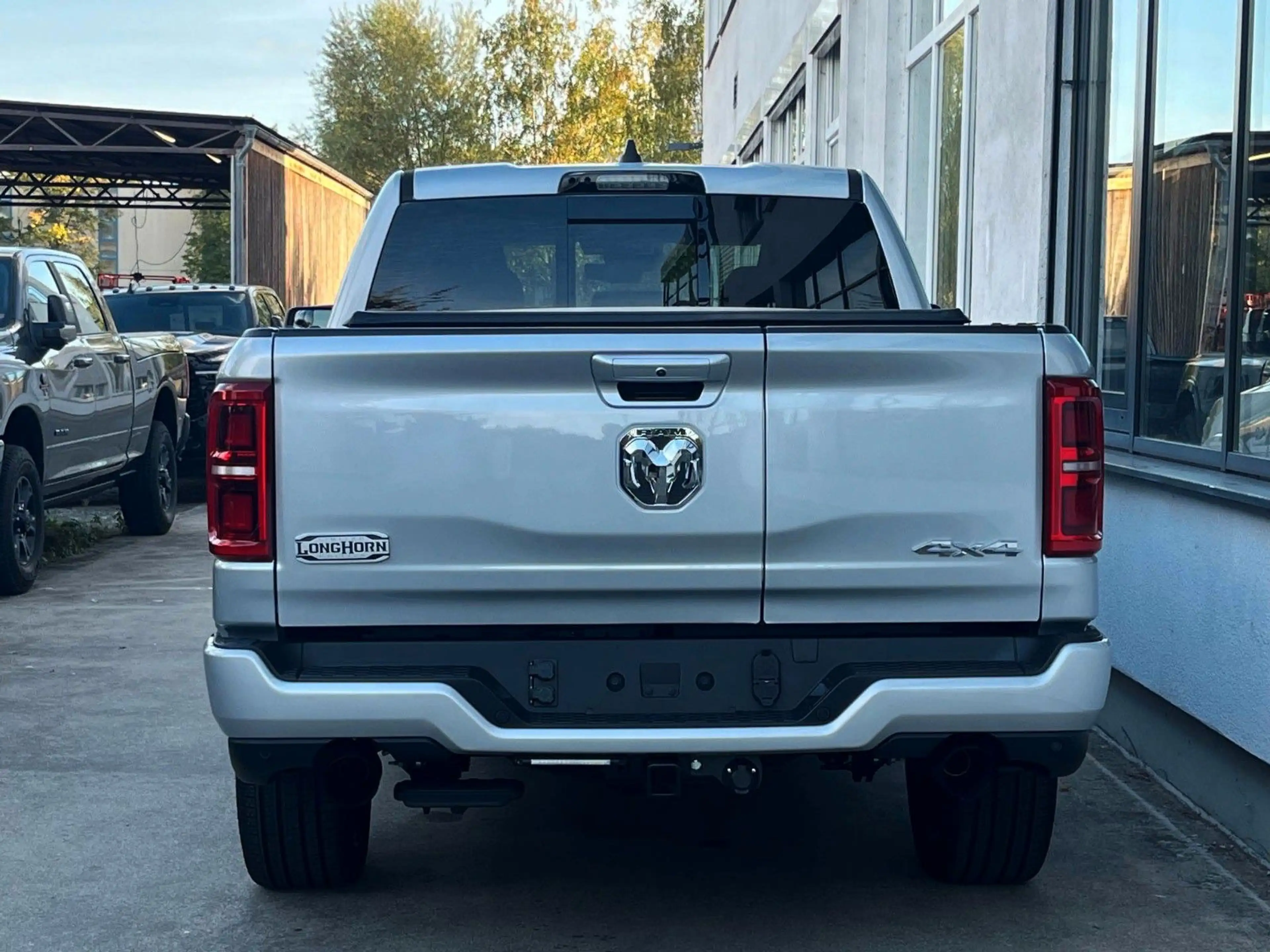 Dodge RAM Ram 1500 Crew Cab Longhorn  5.7l V8 MY26 — photo 7