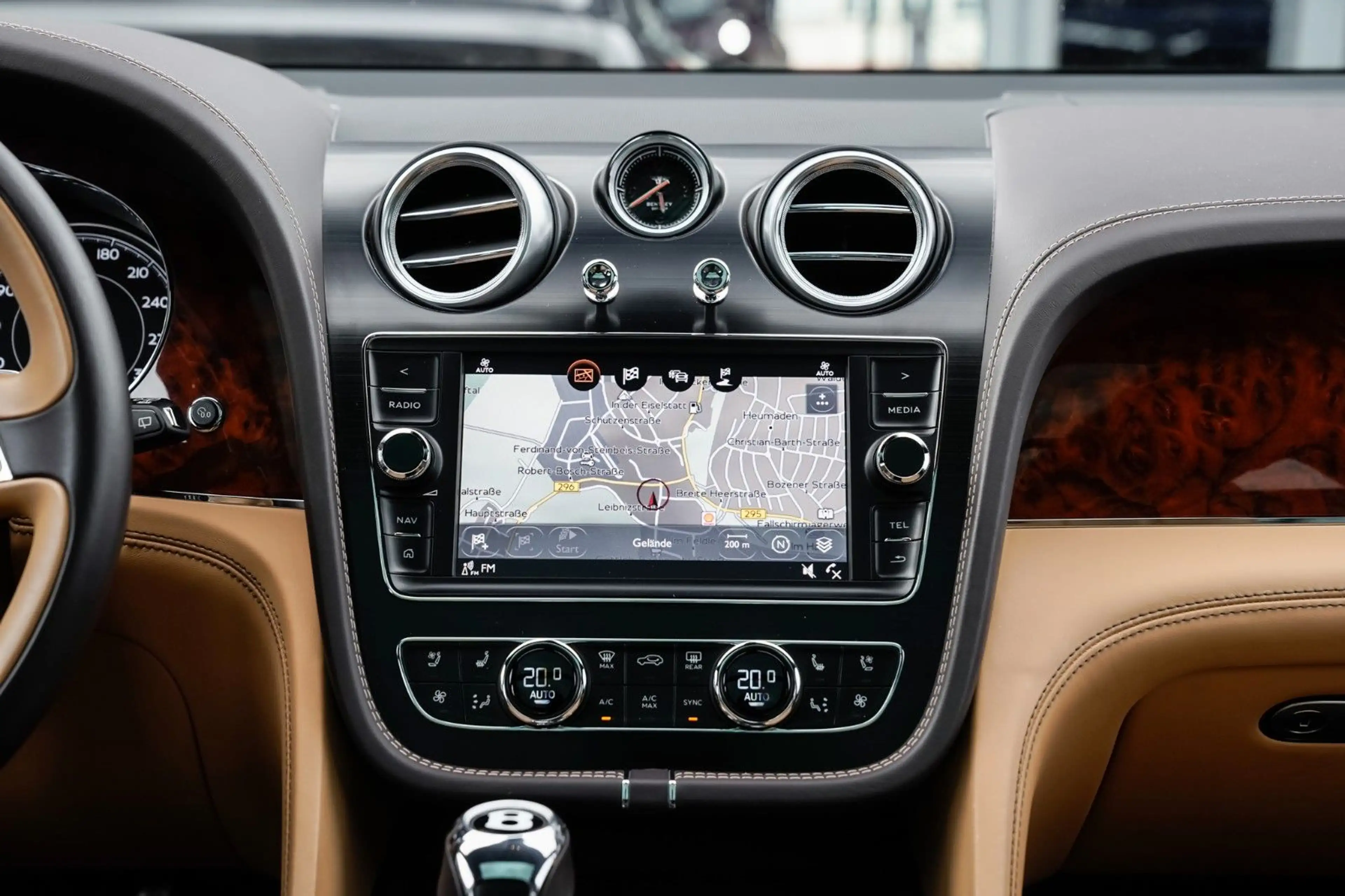 Bentley Bentayga 6.0 W12 Pano-All Terrain-City-Touring — photo 14