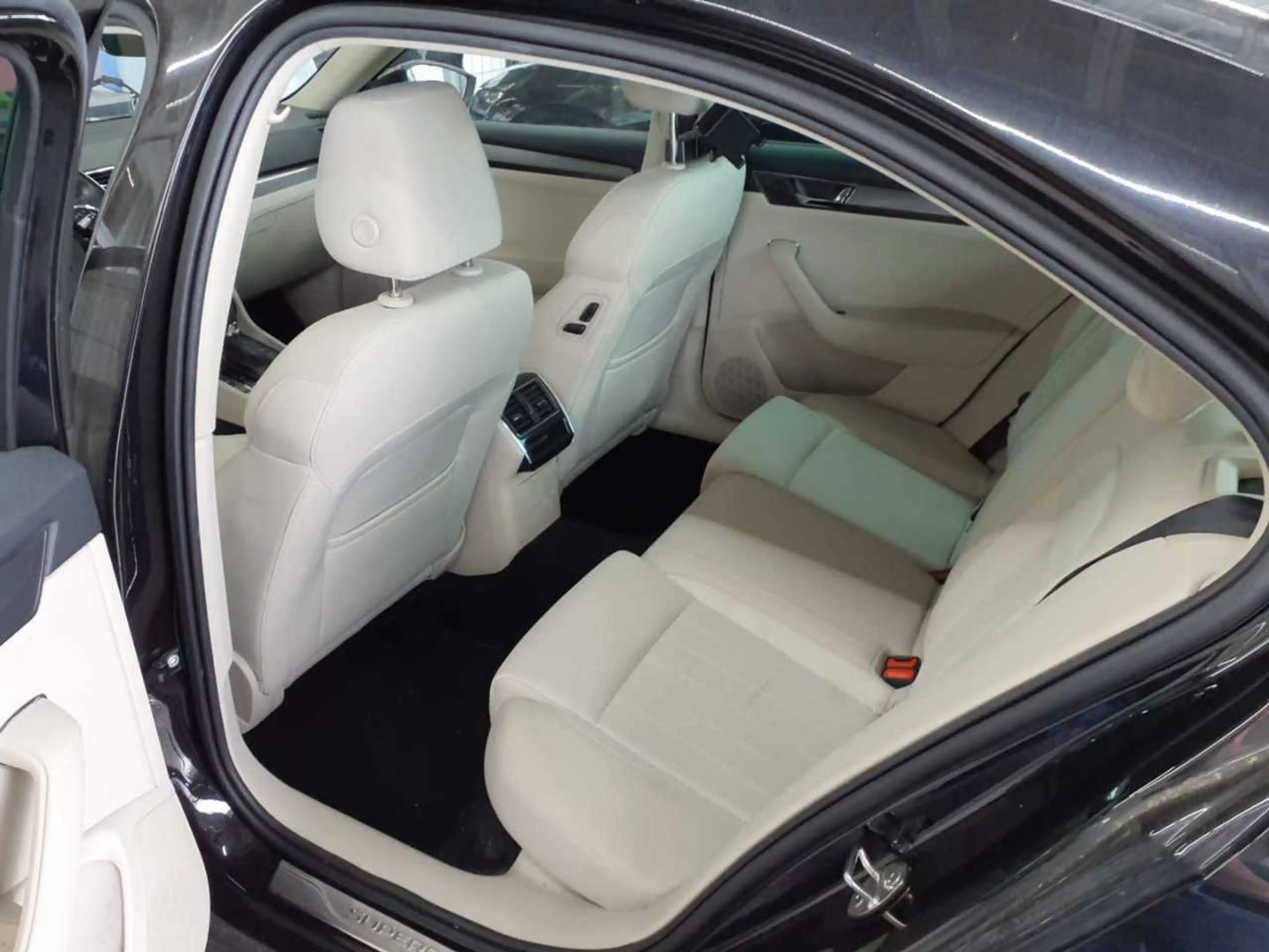 Skoda Superb 2.0 TDI Style, Amundsen, Assist, Smart Li — photo 6