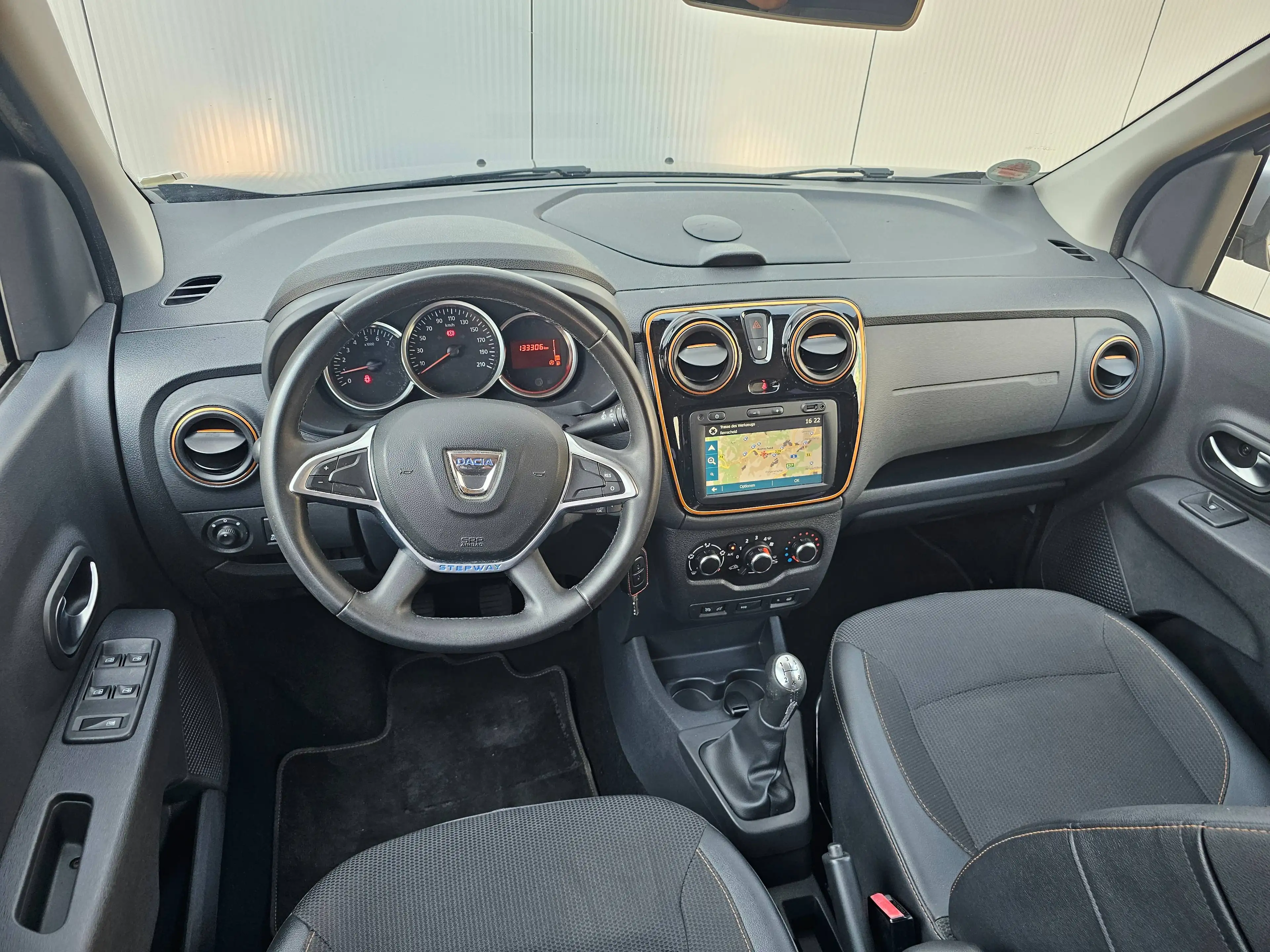 Dacia Lodgy Stepway Celebration*STEUERKETTE/INSP. NEU* — photo 10