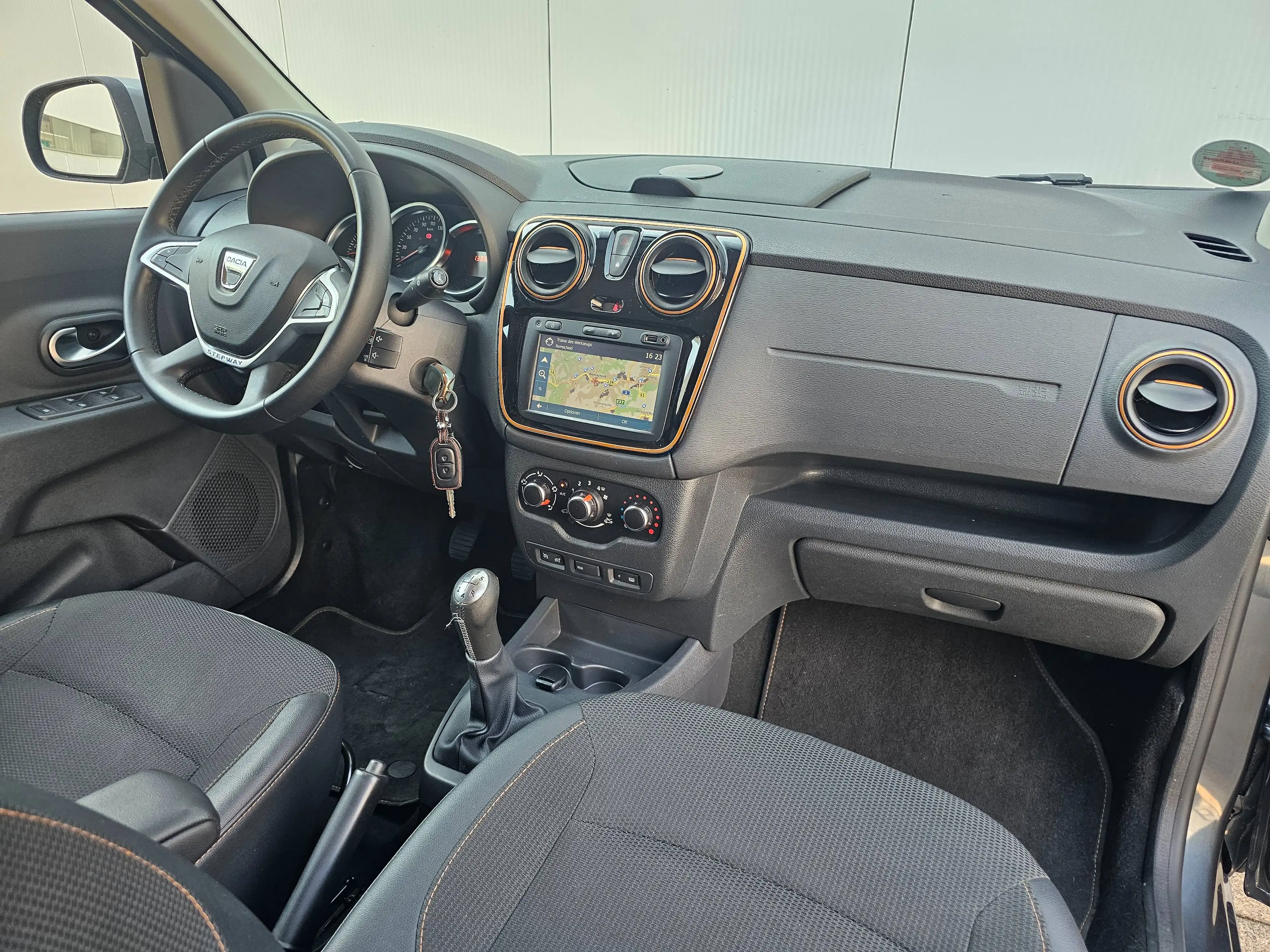 Dacia Lodgy Stepway Celebration*STEUERKETTE/INSP. NEU* — photo 11