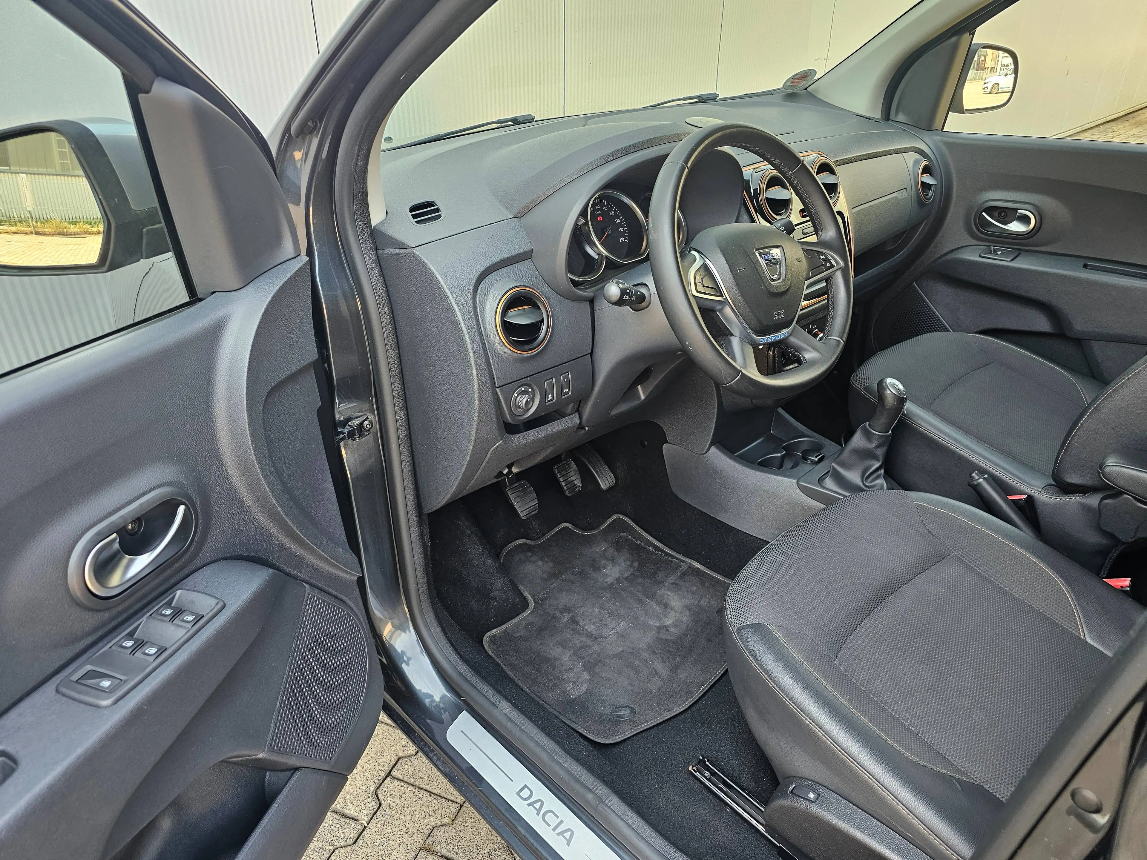 Dacia Lodgy Stepway Celebration*STEUERKETTE/INSP. NEU* — photo 9