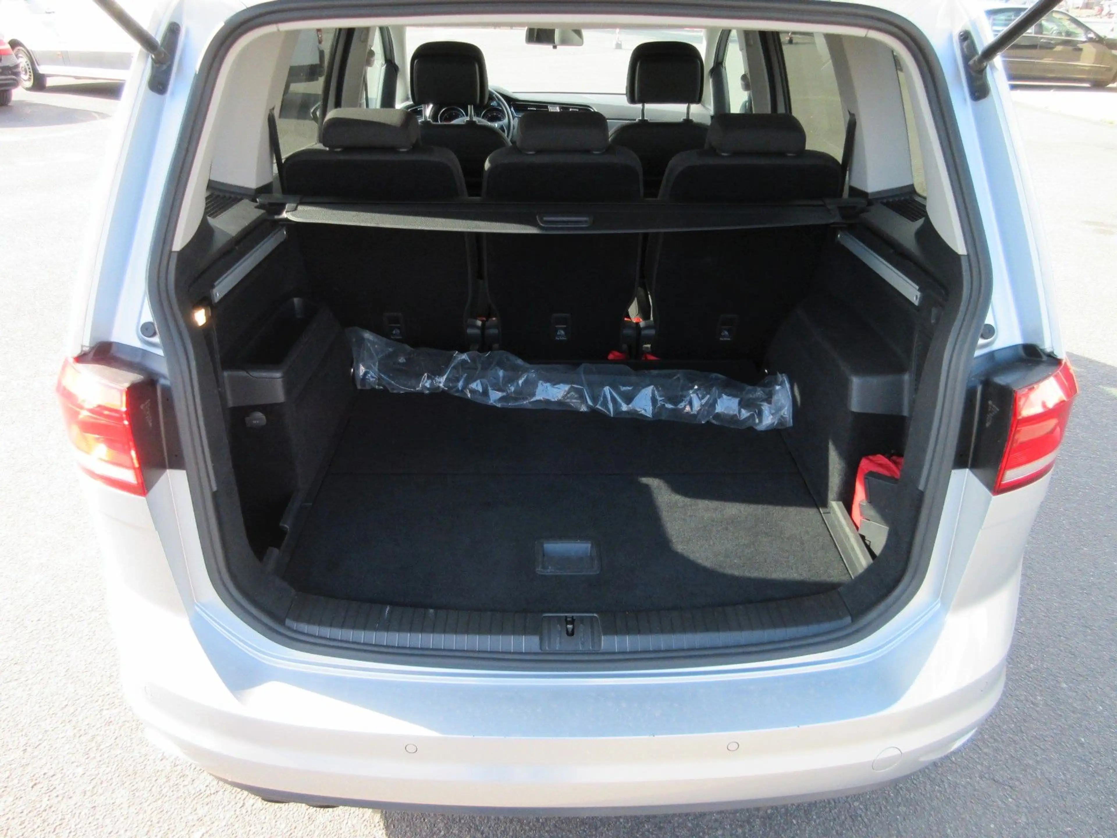 Volkswagen Touran Comfortline BMT **2.HAND** — photo 11