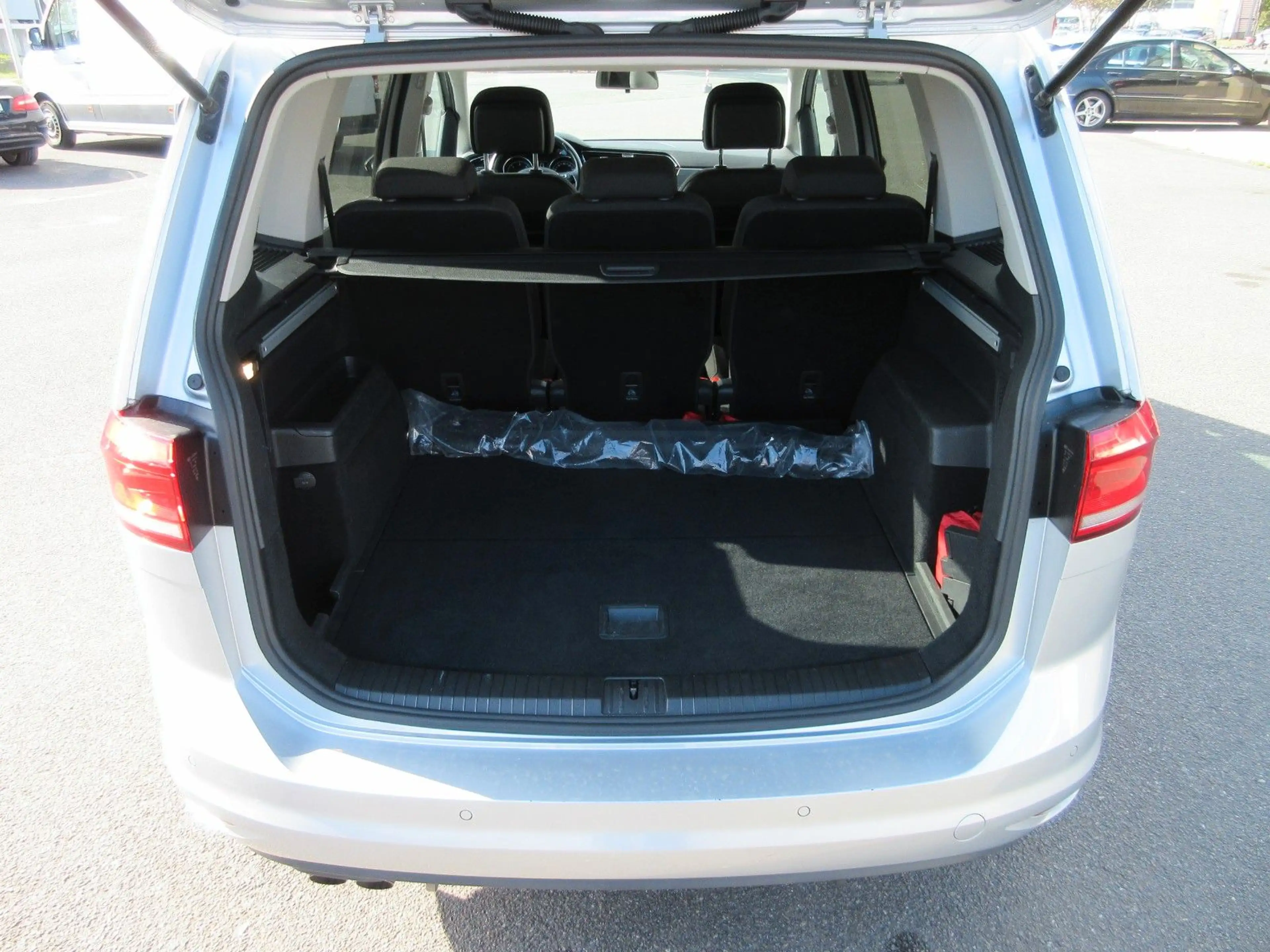 Volkswagen Touran Comfortline BMT **2.HAND** — photo 12