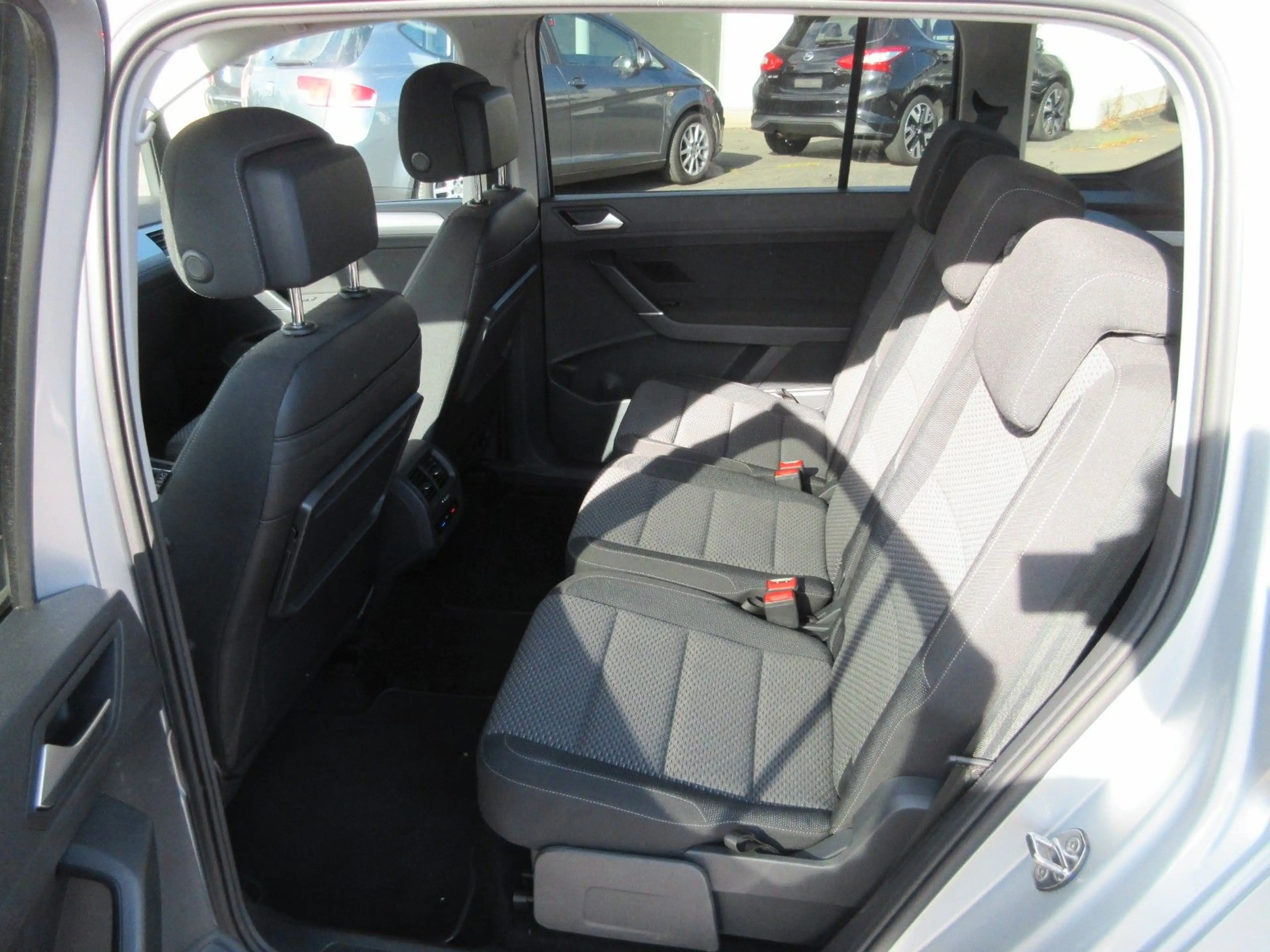 Volkswagen Touran Comfortline BMT **2.HAND** — photo 8
