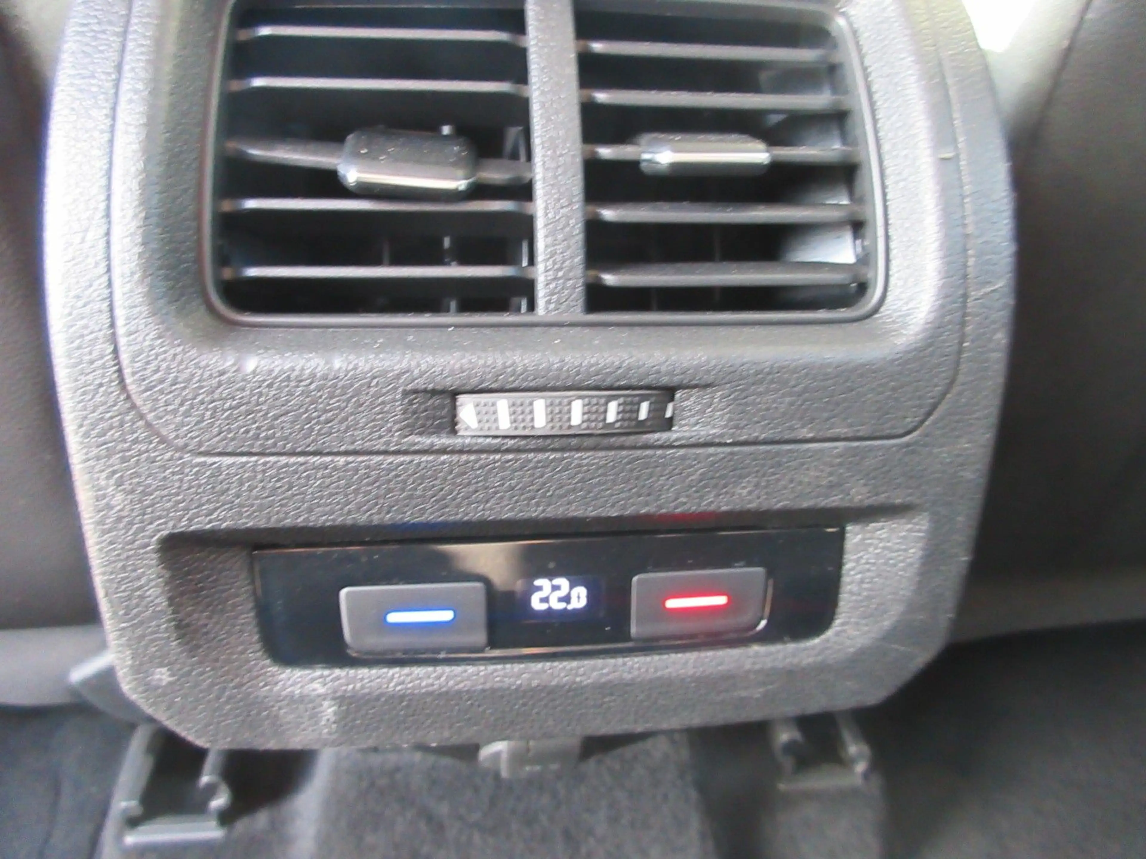 Volkswagen Touran Comfortline BMT **2.HAND** — photo 13