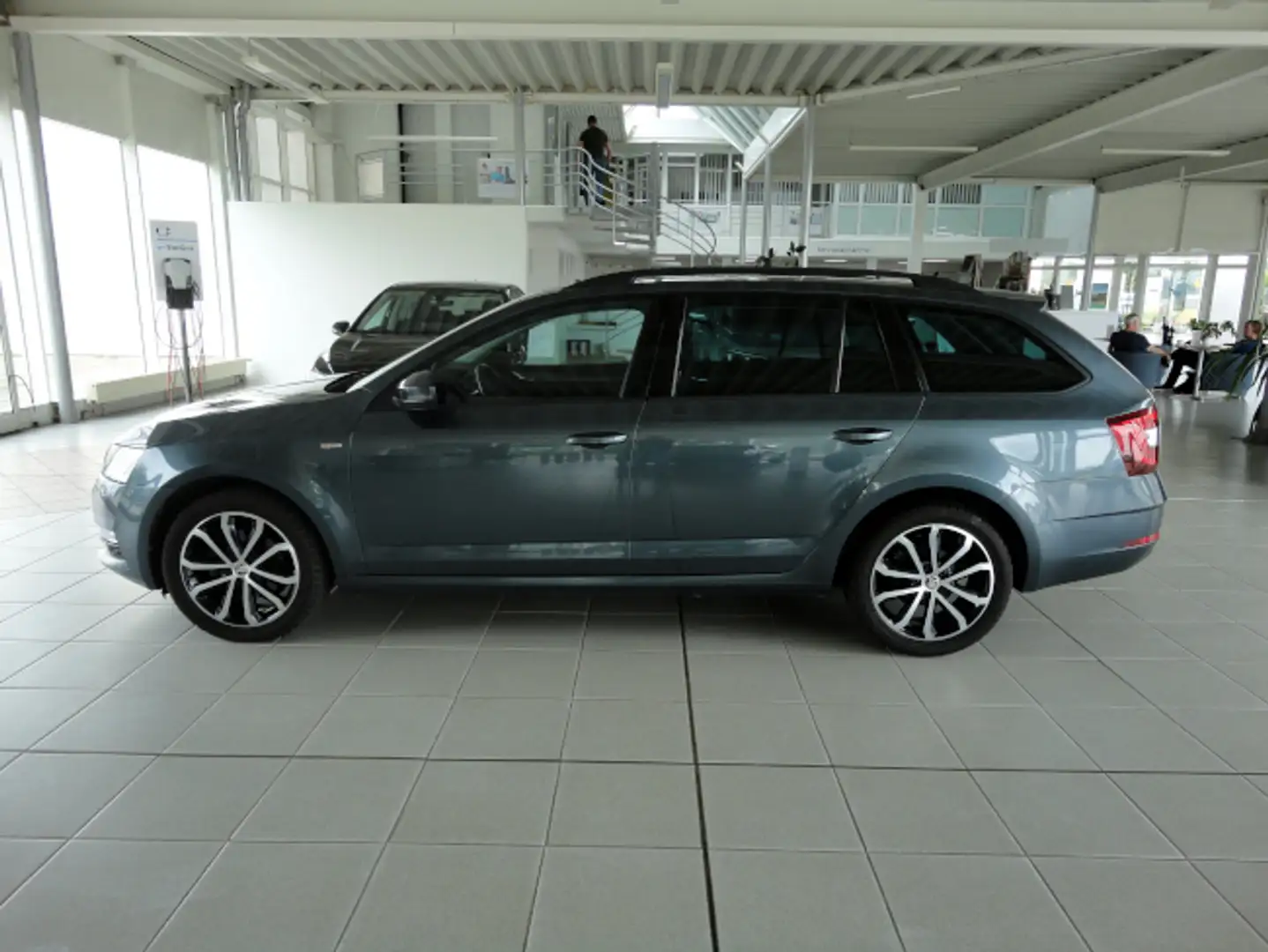 Skoda Octavia SOLEIL TSI 6-Gang Gris - 2