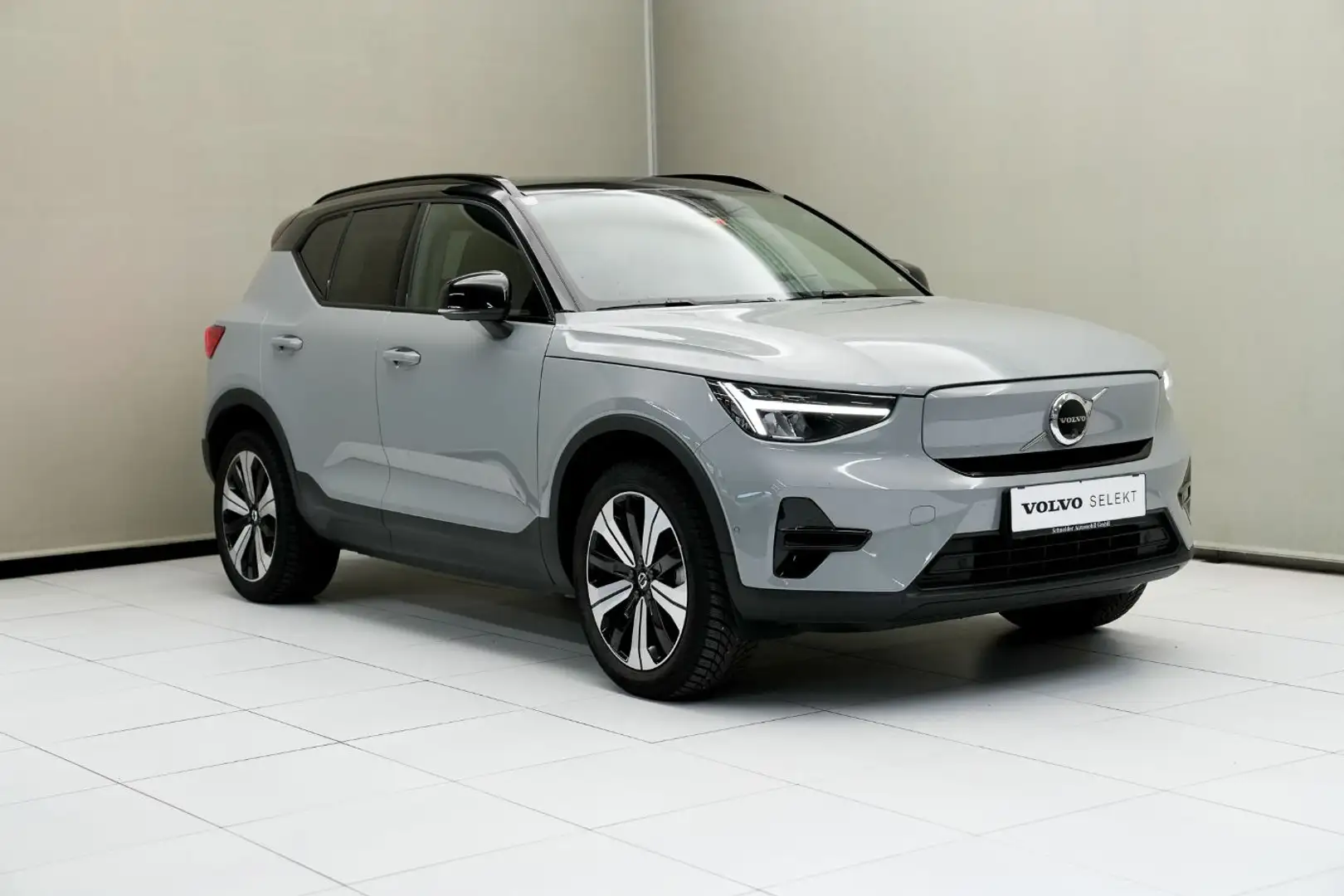 Volvo EX40 Ultra, Single Motor Extended Range, Vollelekt Grau - 2