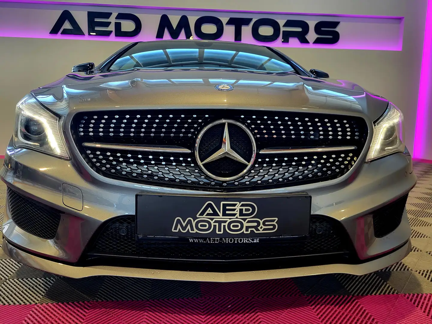 Mercedes-Benz CLA 200 CLA 200 Limousine AMG LINE Grau - 2