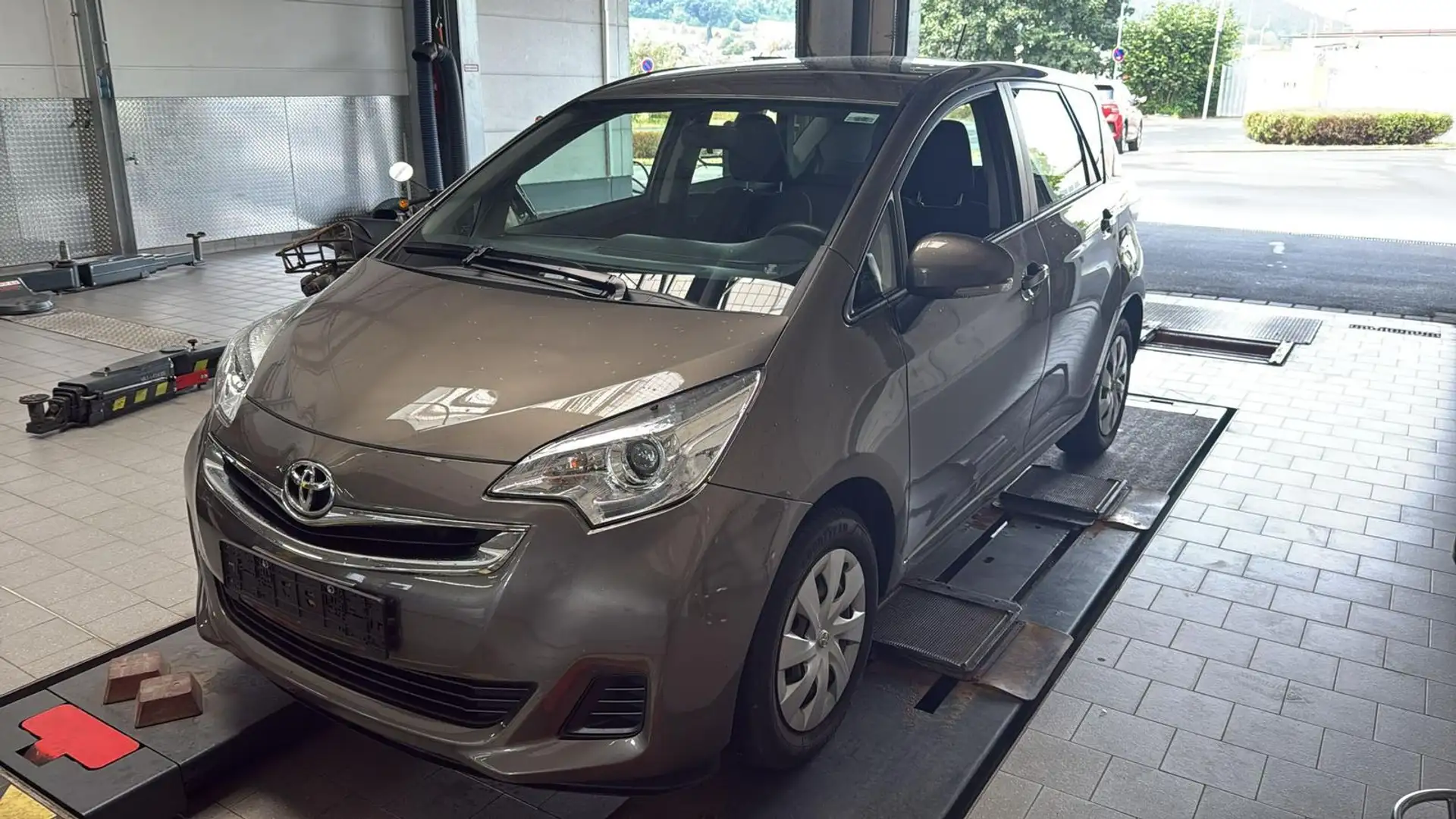 Toyota Verso-S 1.3 Cool 50tkm. Klima Guter Zustand! Barna - 1