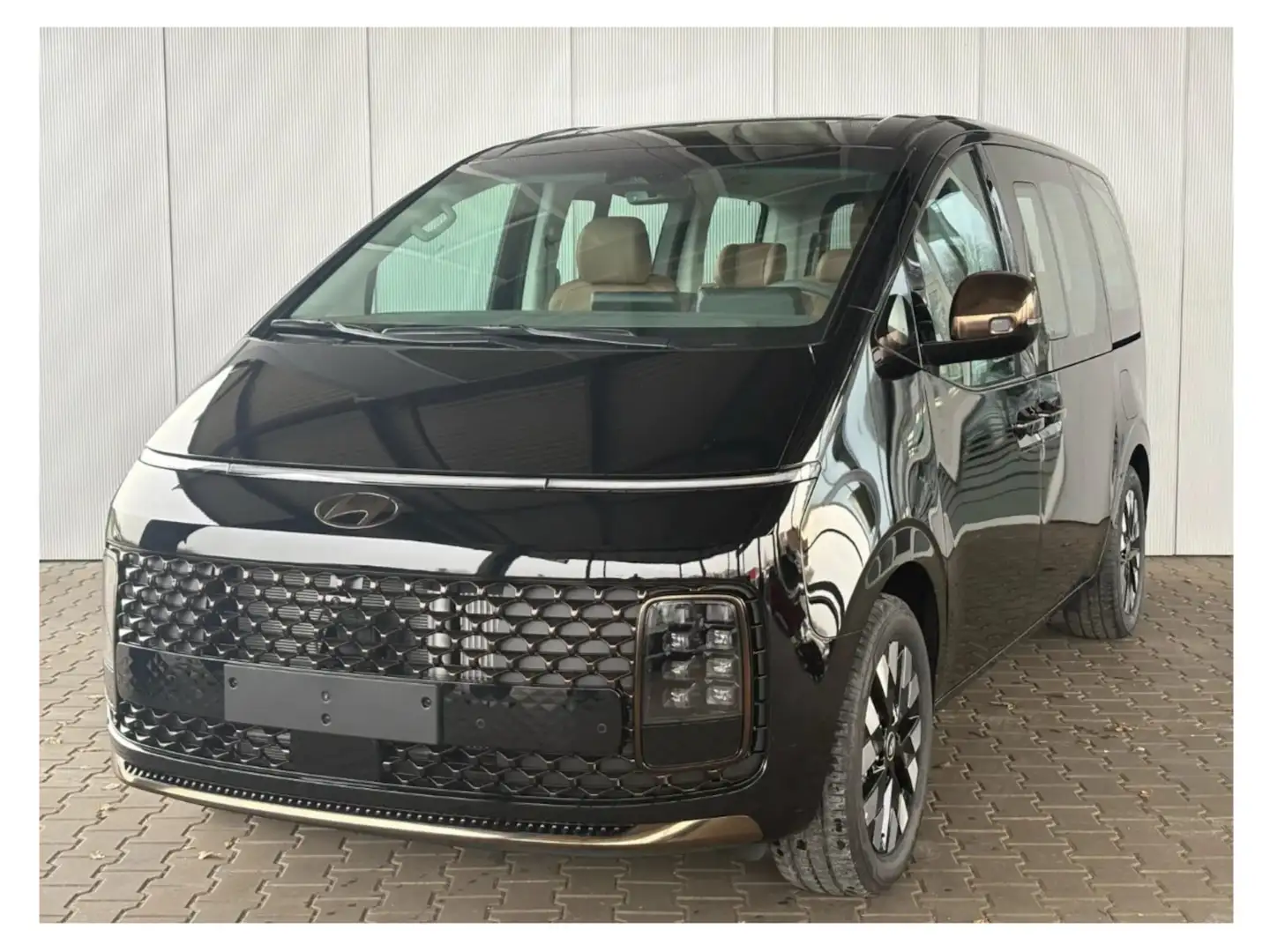 Hyundai STARIA Luxury 1.6 T-GDi HEV 2WD 7-Sitze Noir - 1