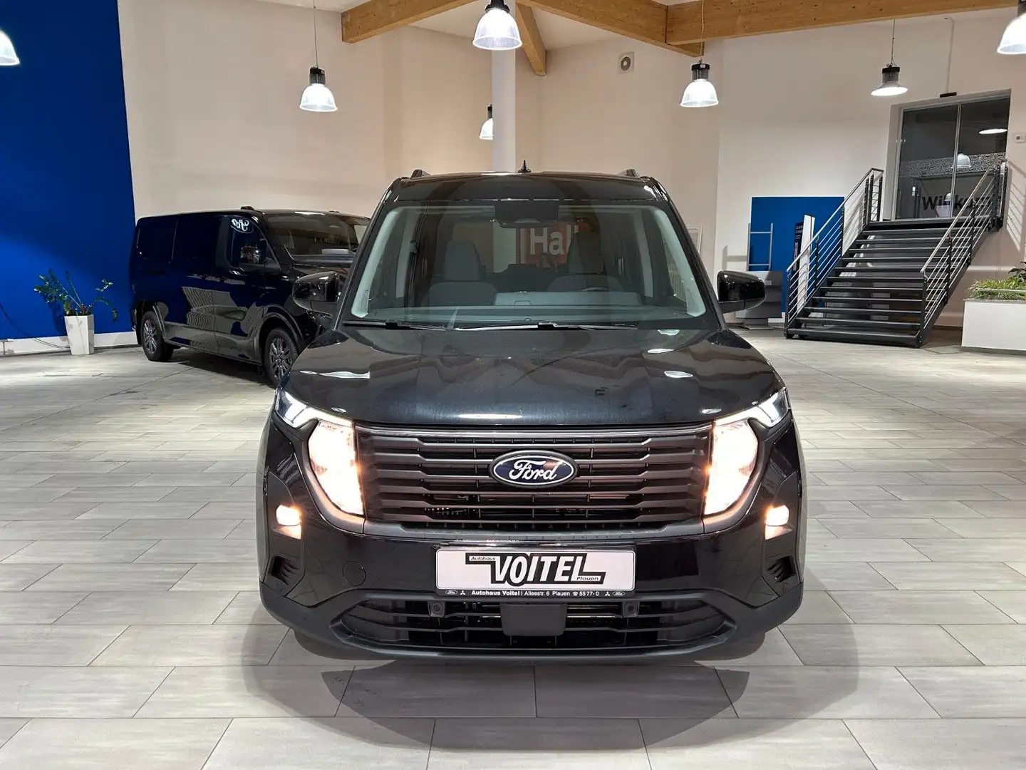 Ford Tourneo Courier Titanium AHK Black - 2