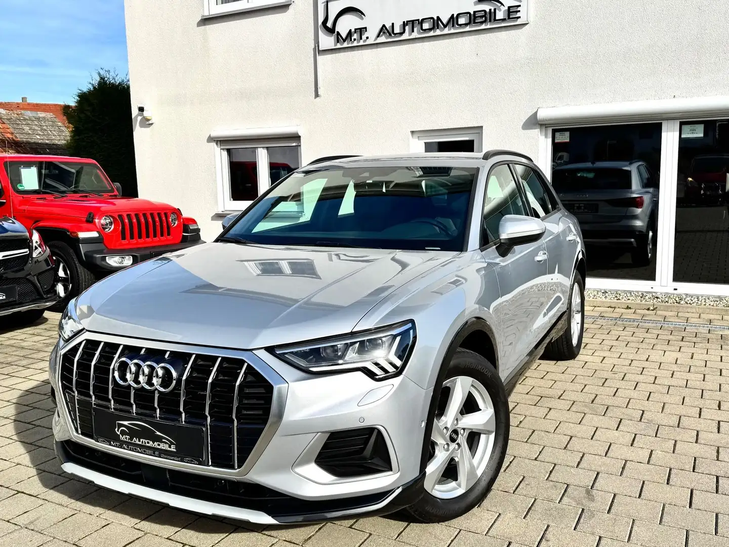 Audi Q3 35 TDI advanced*LED*ABSTANDSTEMP*AHK*NAVI* Silber - 1