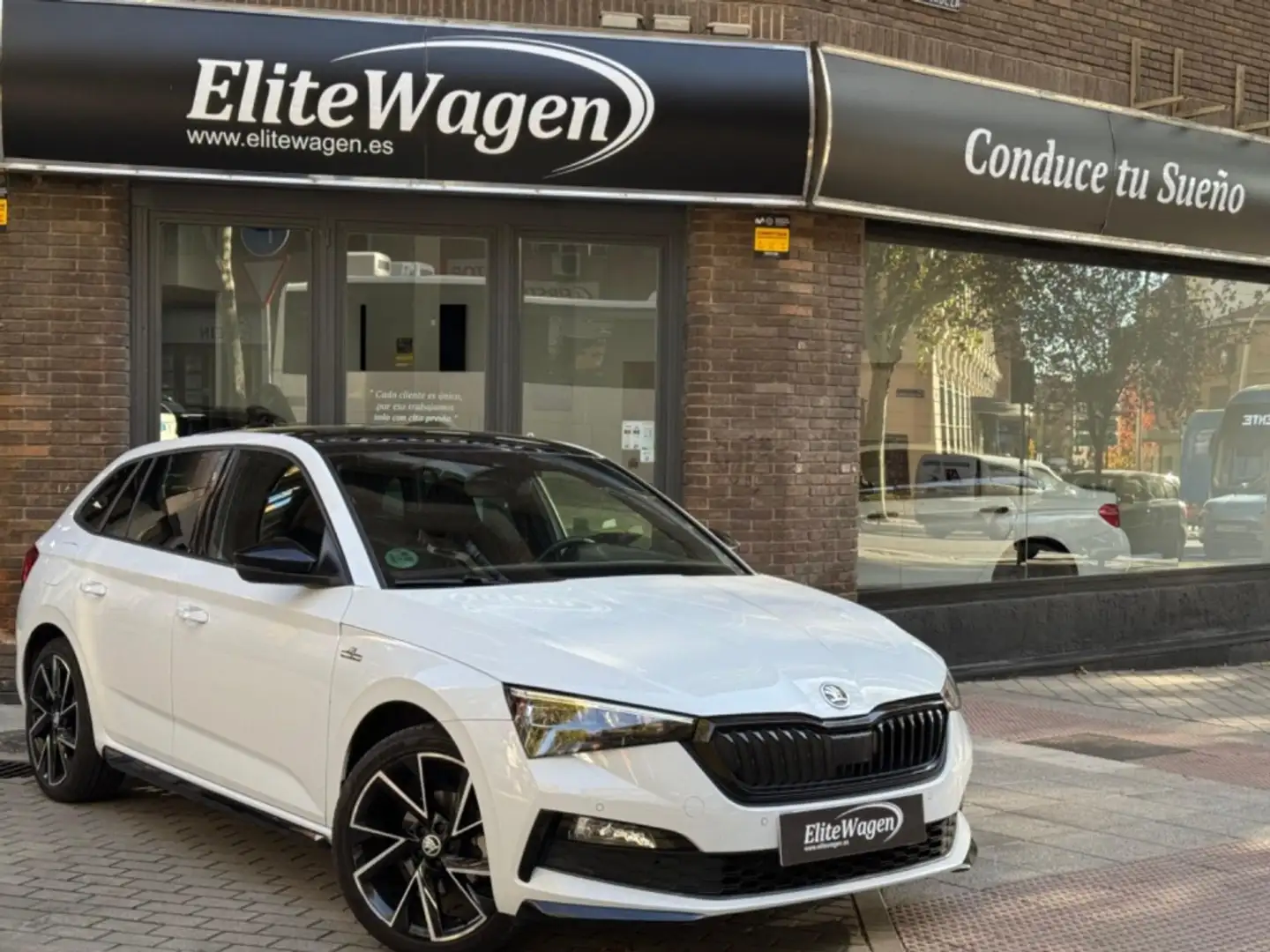 Skoda Scala 1.5 TSI Montecarlo 110kW Weiß - 1