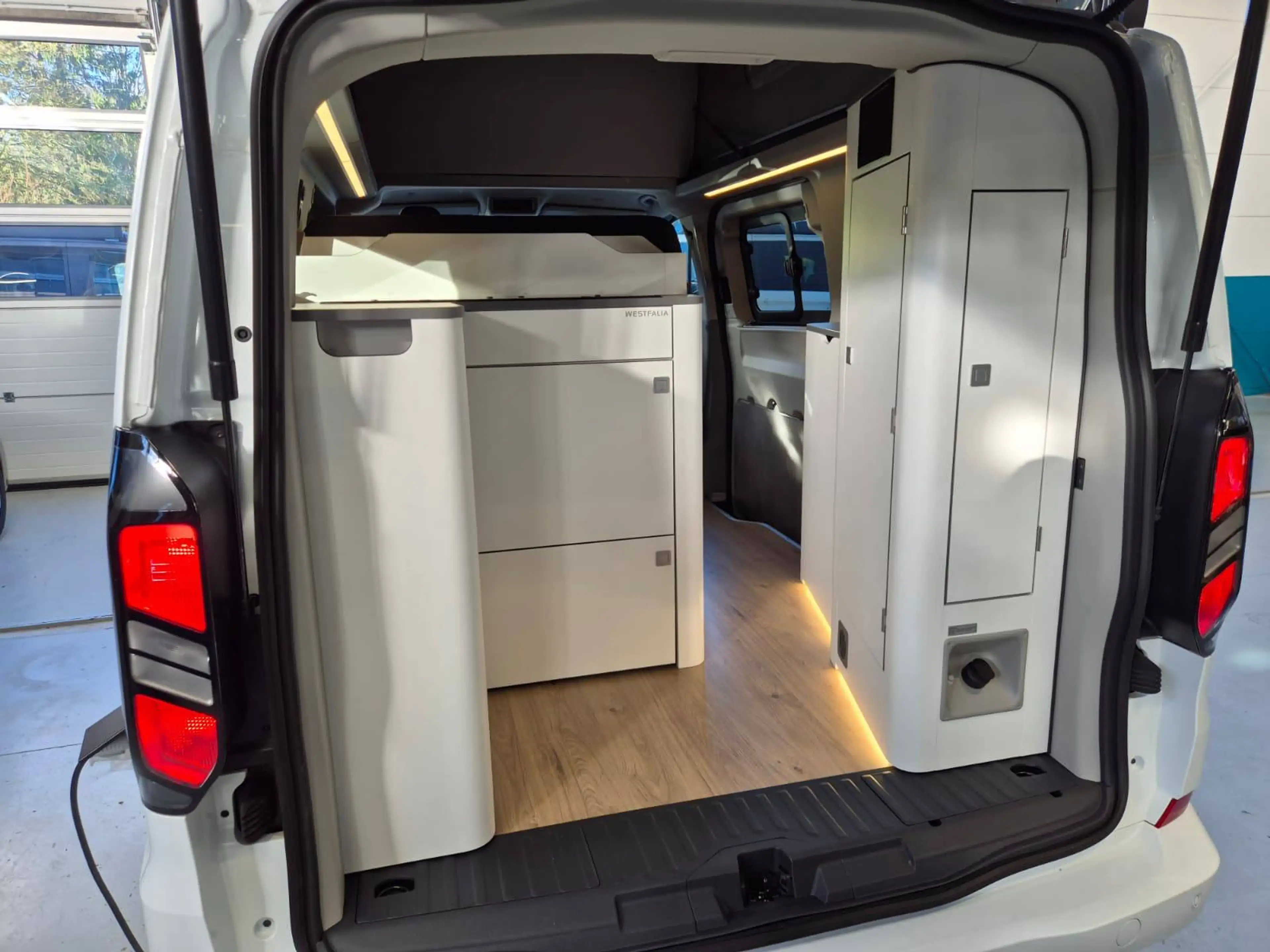 Ford Nugget KWB (Korte Wielbasis) - 4X4 - Titanium Versie — photo 4