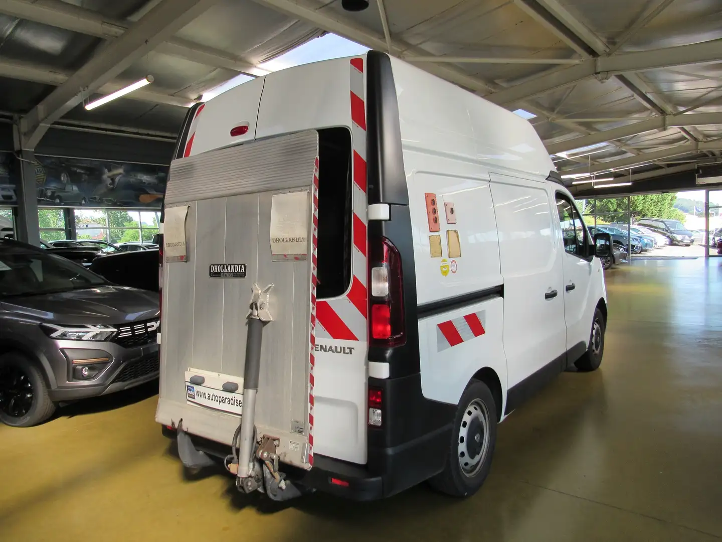 Renault Trafic L1H2 1.6 DCI 125 CONFORT + HAYON ELECTRIQUE TRES R Blanc - 2
