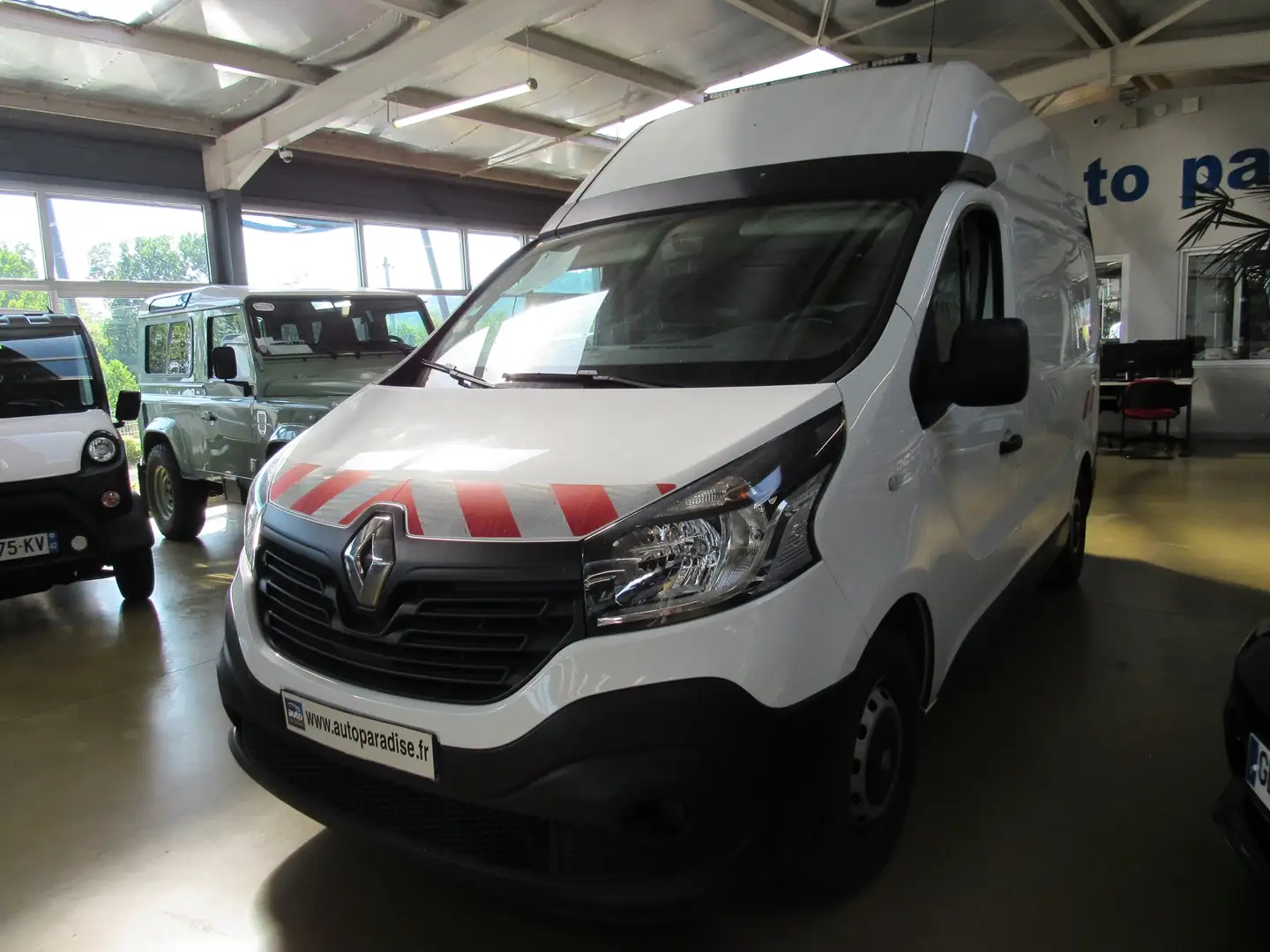 Renault Trafic L1H2 1.6 DCI 125 CONFORT + HAYON ELECTRIQUE TRES R Blanc - 1
