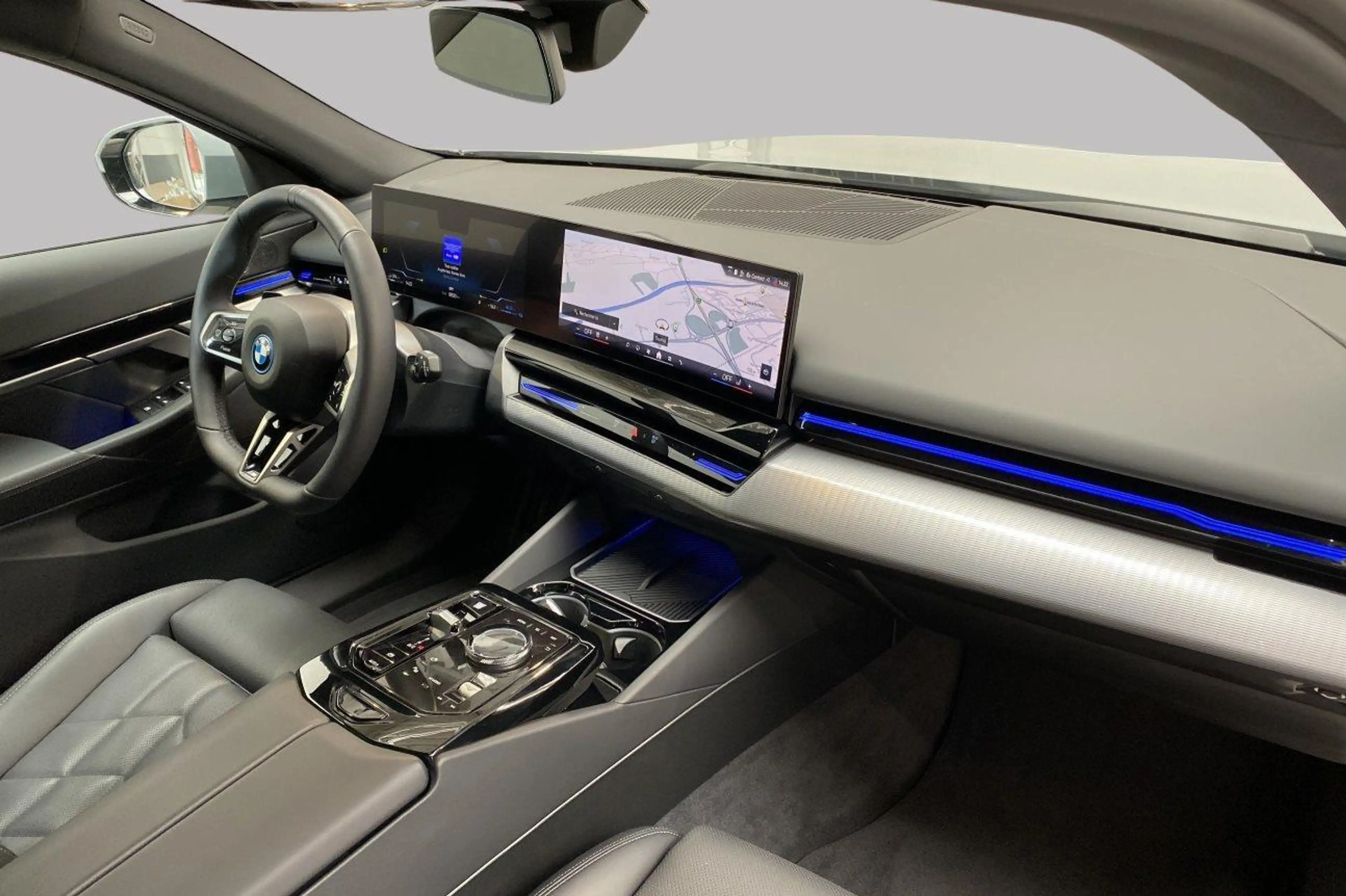 BMW 530 xDrive - M Sport Package Pro - — photo 2