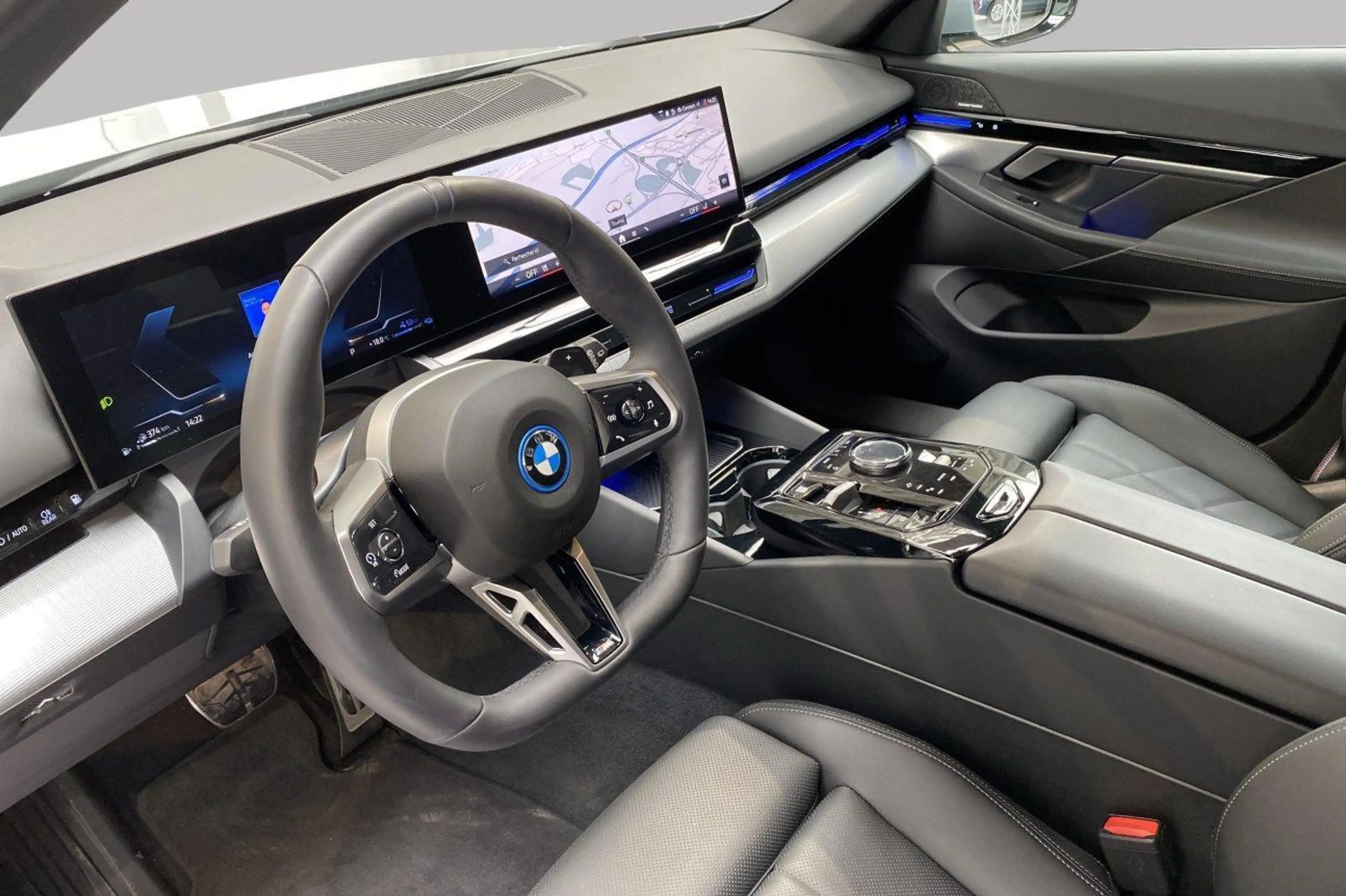 BMW 530 xDrive - M Sport Package Pro - — photo 9