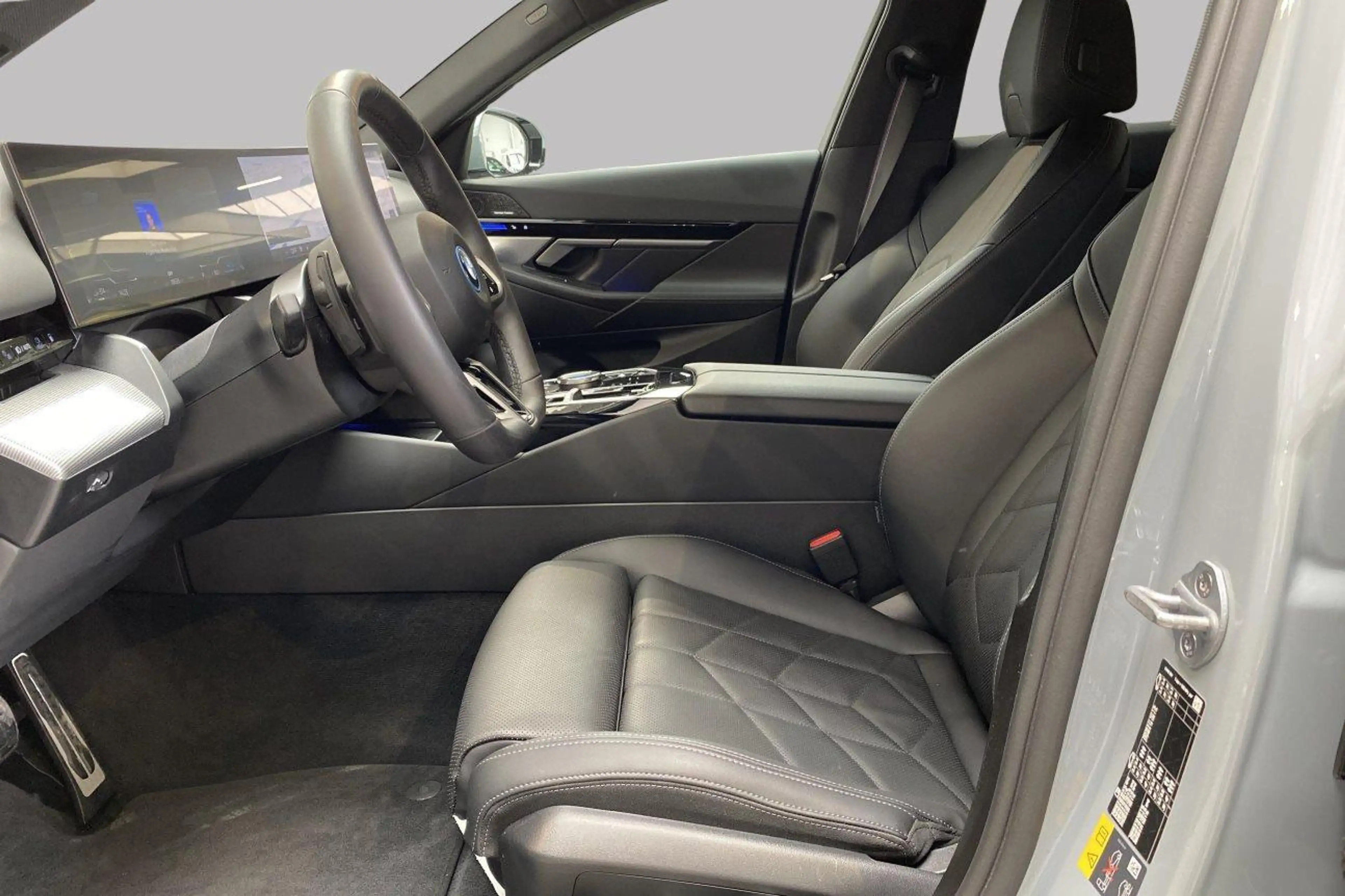 BMW 530 xDrive - M Sport Package Pro - — photo 10