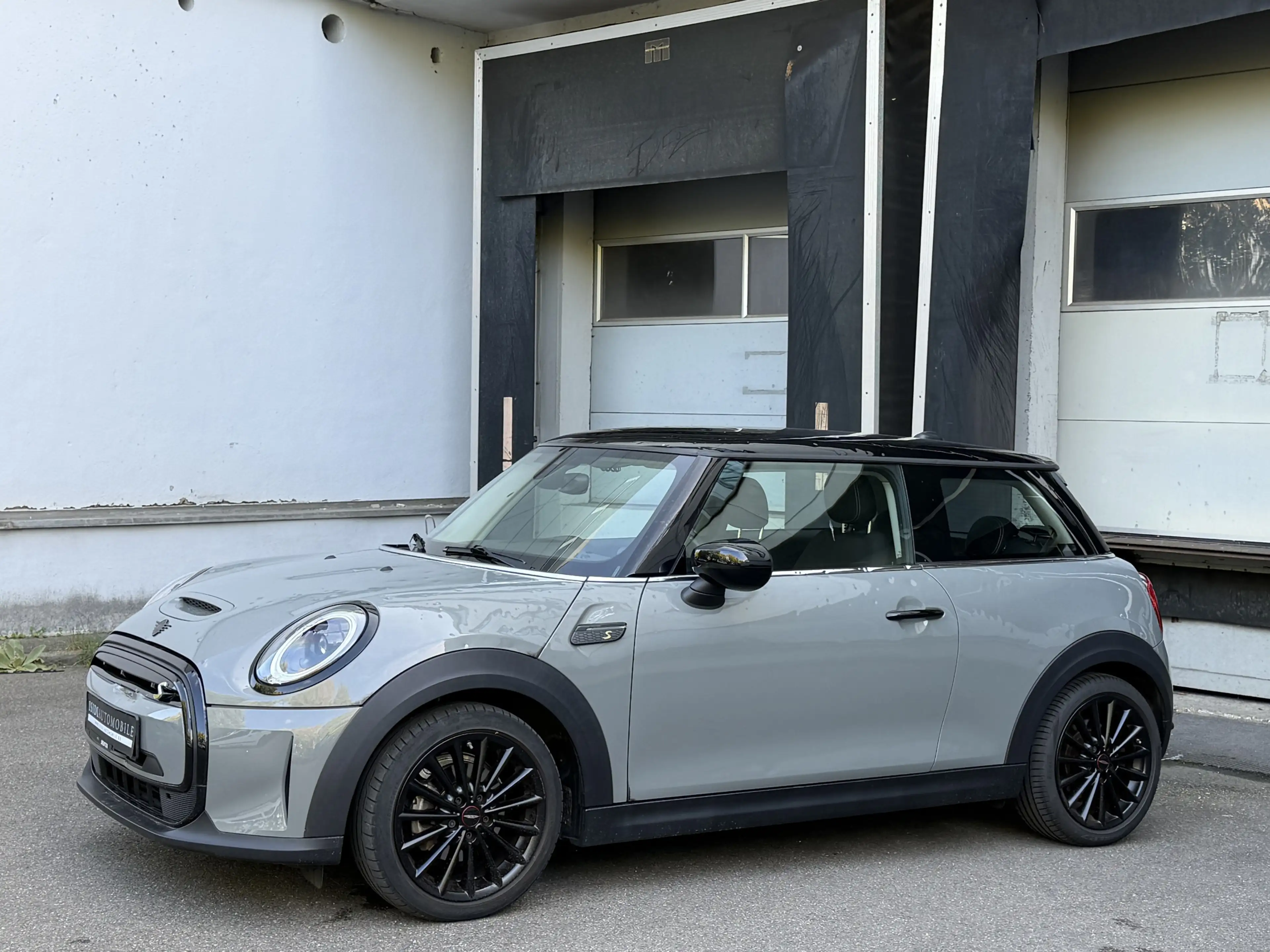 MINI Cooper SE Essential Trim LED Live-Cockpit Tempom — photo 5