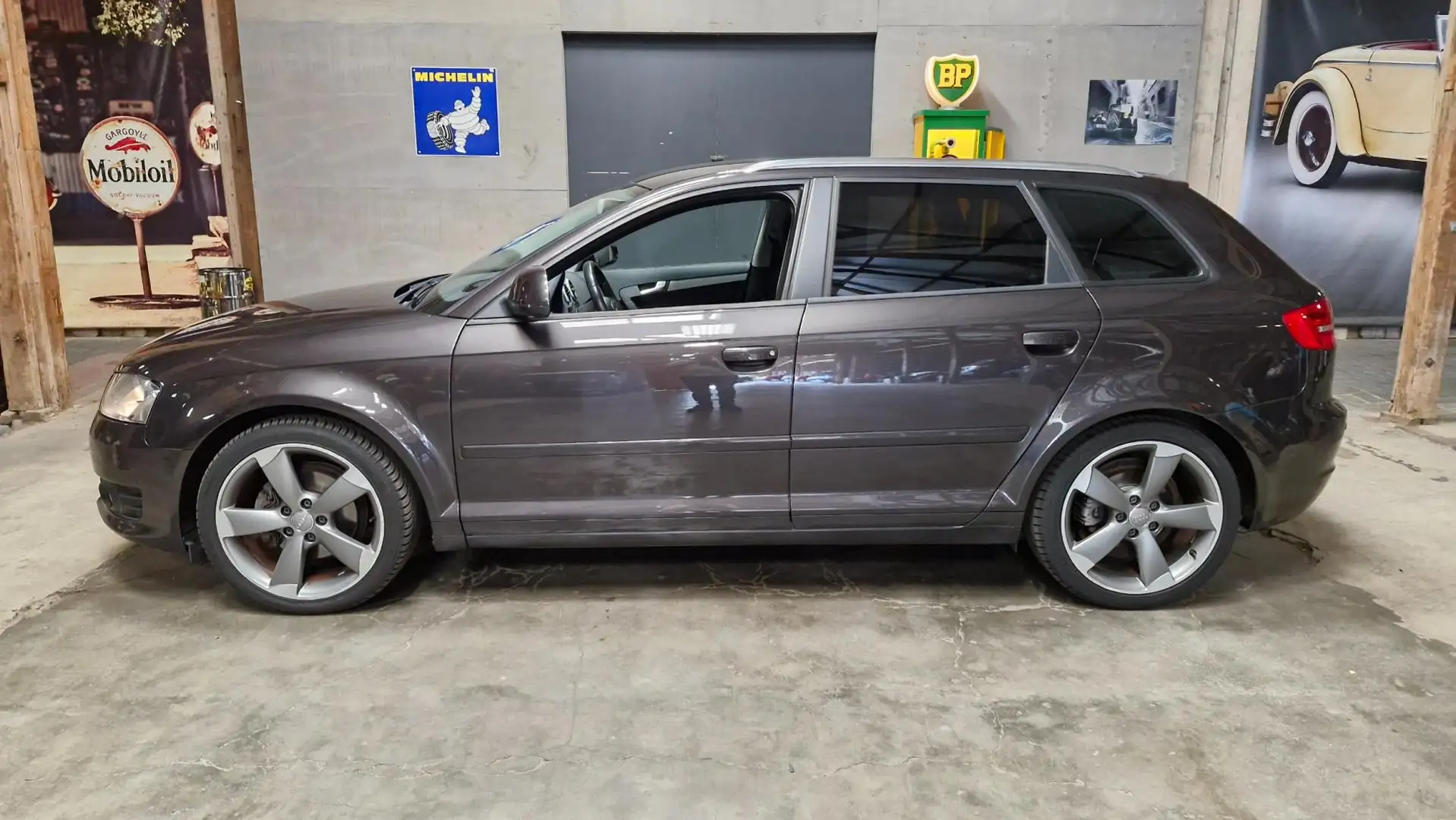 Audi A3 Sportback 1.8 TFSI Ambition Pro Line 161PK Automaa Grau - 2