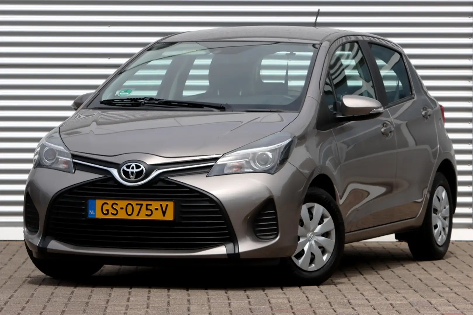 Toyota Yaris 1.3 VVT-i Now Bruin - 1