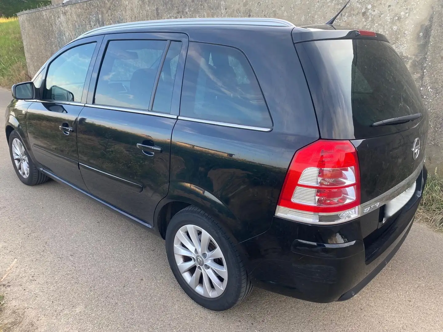 Opel Zafira Zafira 1.7 CDTi ecoFLEX Enjoy DPF Zwart - 2