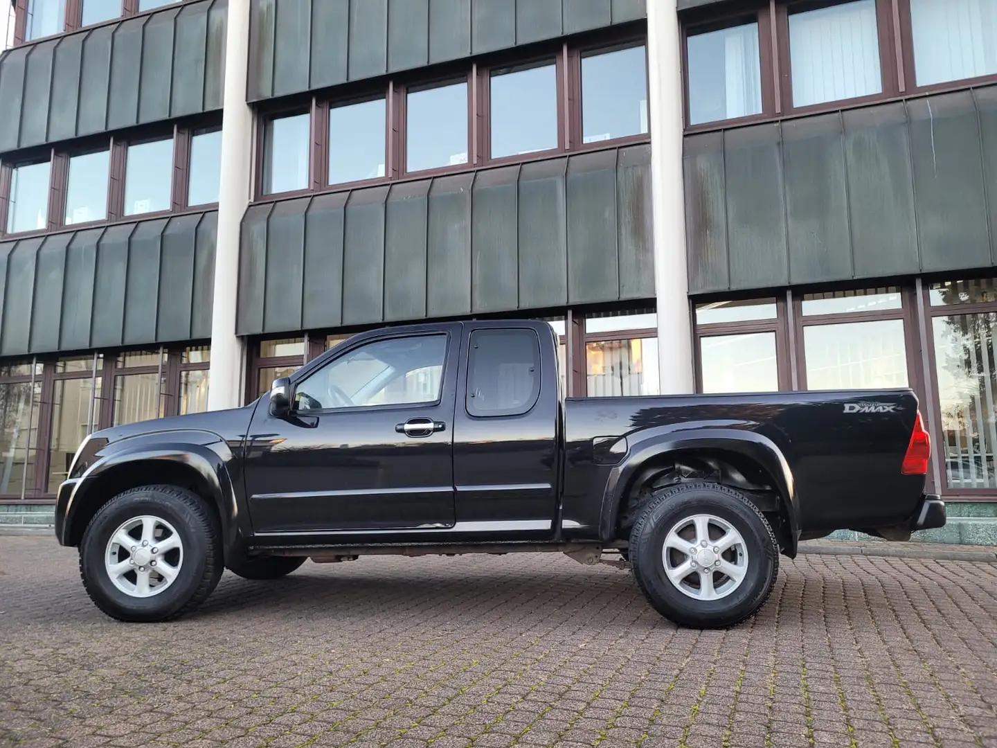 Isuzu D-Max D-Max 3.0 Space Cab Custom AHK 3.0 To-Nur 145 Tkm Czarny - 1