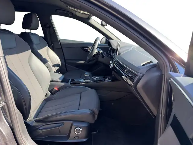 Audi A4 view 12