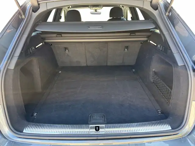 Audi A4 view 11