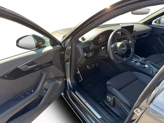 Audi A4 view 13