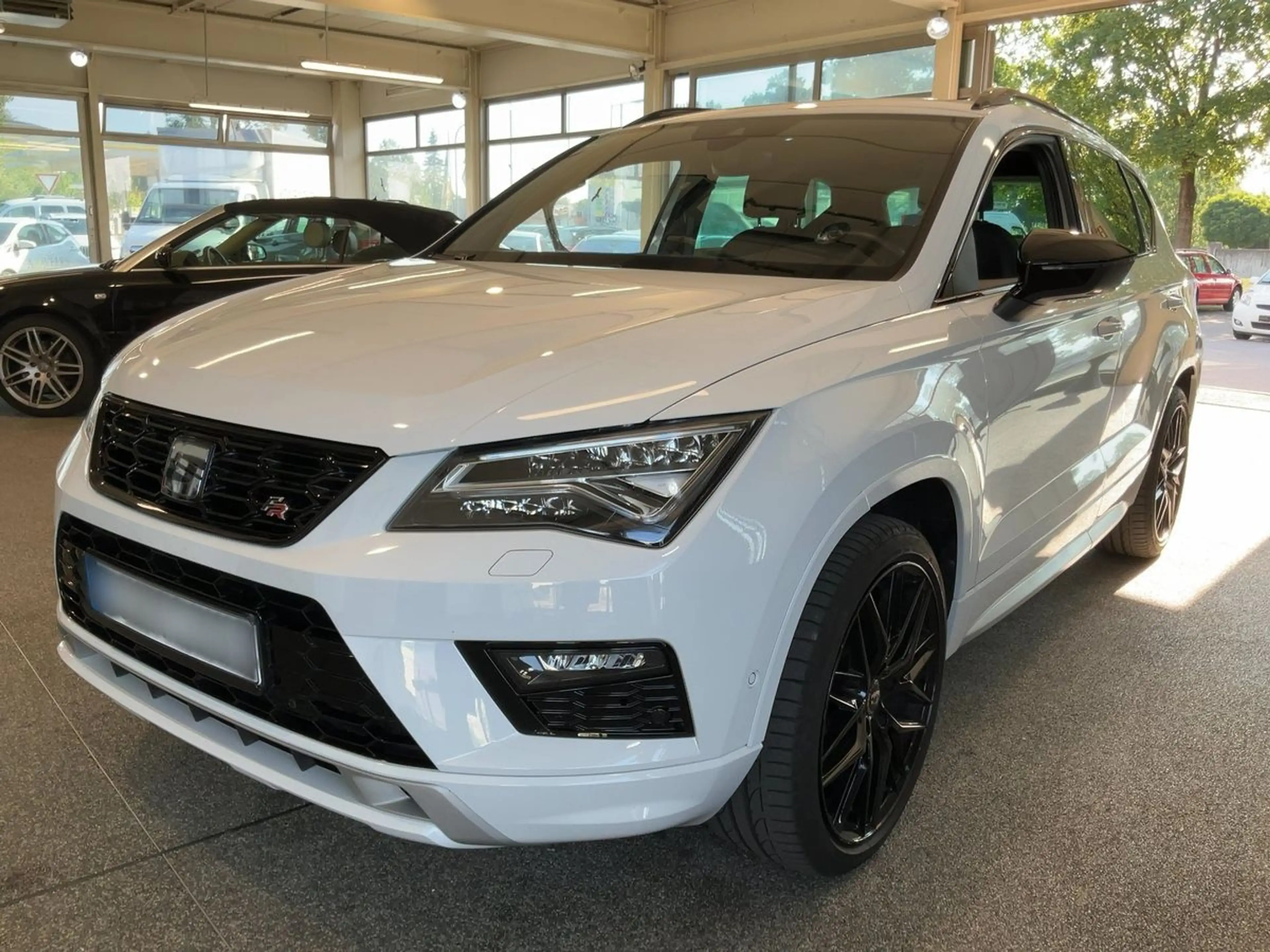 SEAT Ateca FR 1.5 TSI DSG AHK Navi RFK ACC LED — photo 2