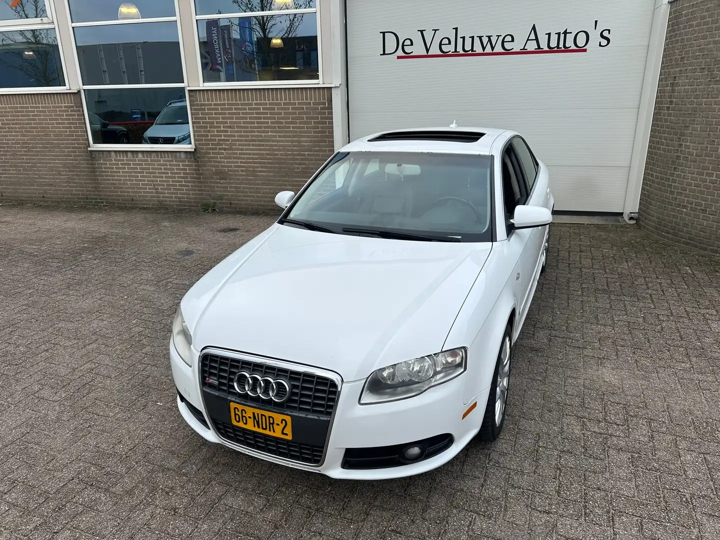 Audi A4 Limousine 2.0 TFSI S-Line | Carplay | Cruise | Air Blanc - 2