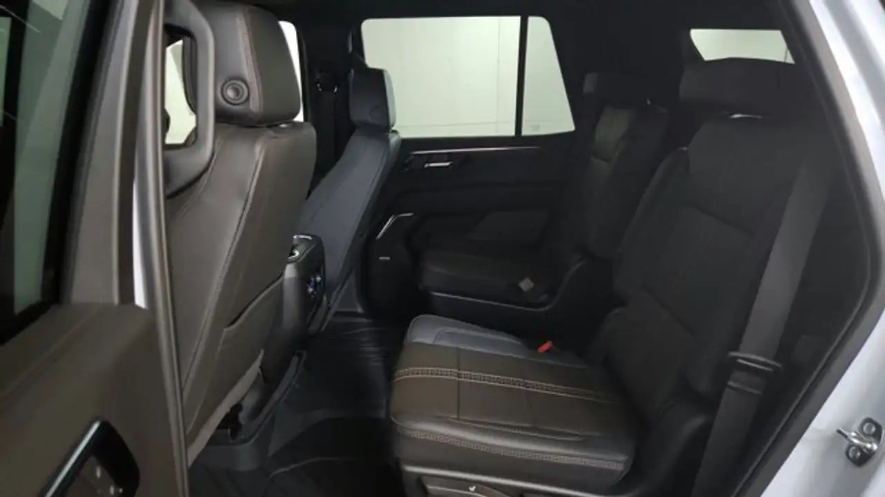 Chevrolet Tahoe photo Chevrolet Tahoe