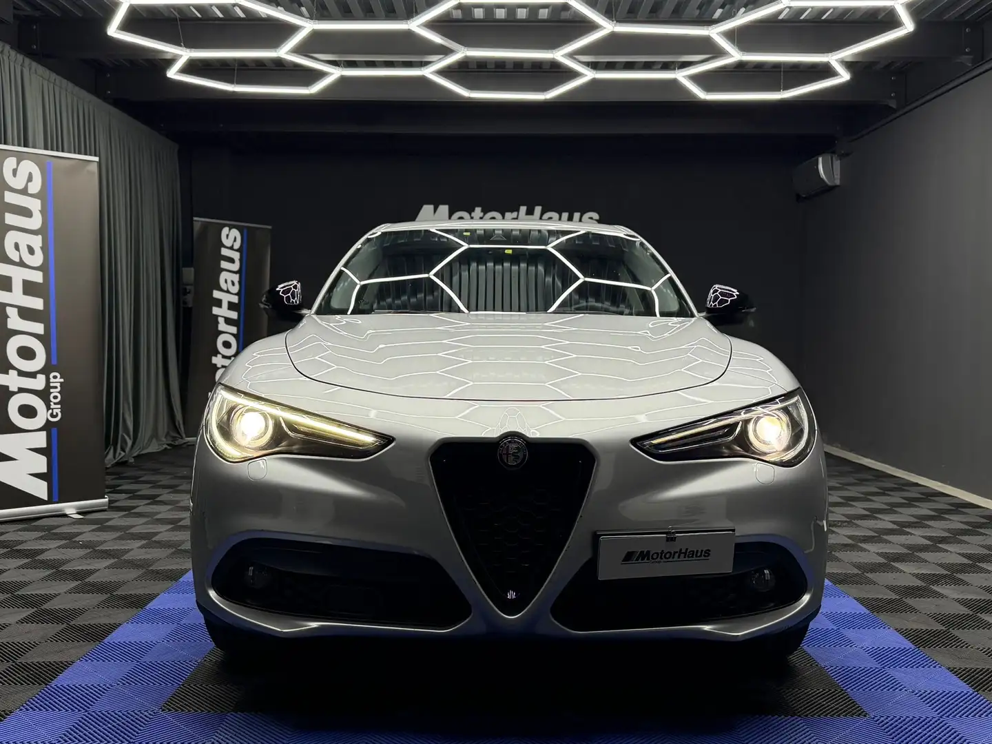 Alfa Romeo Stelvio 2.2 t rwd 160cv Zilver - 2