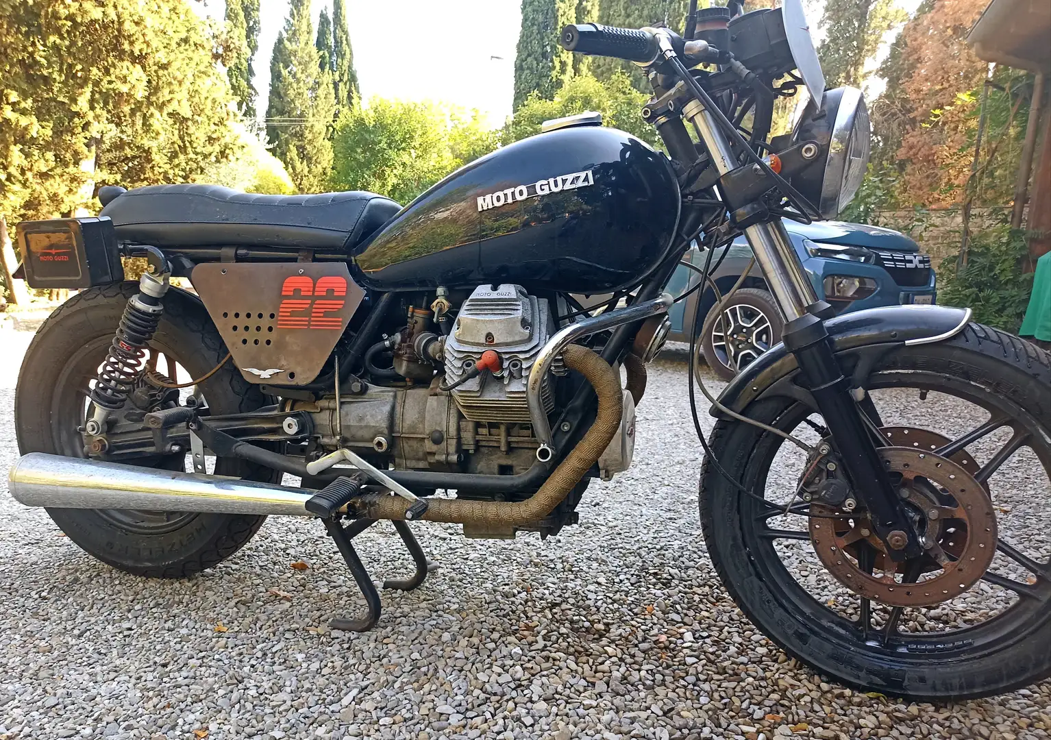 Moto Guzzi V 35 Cafè racer Noir - 1