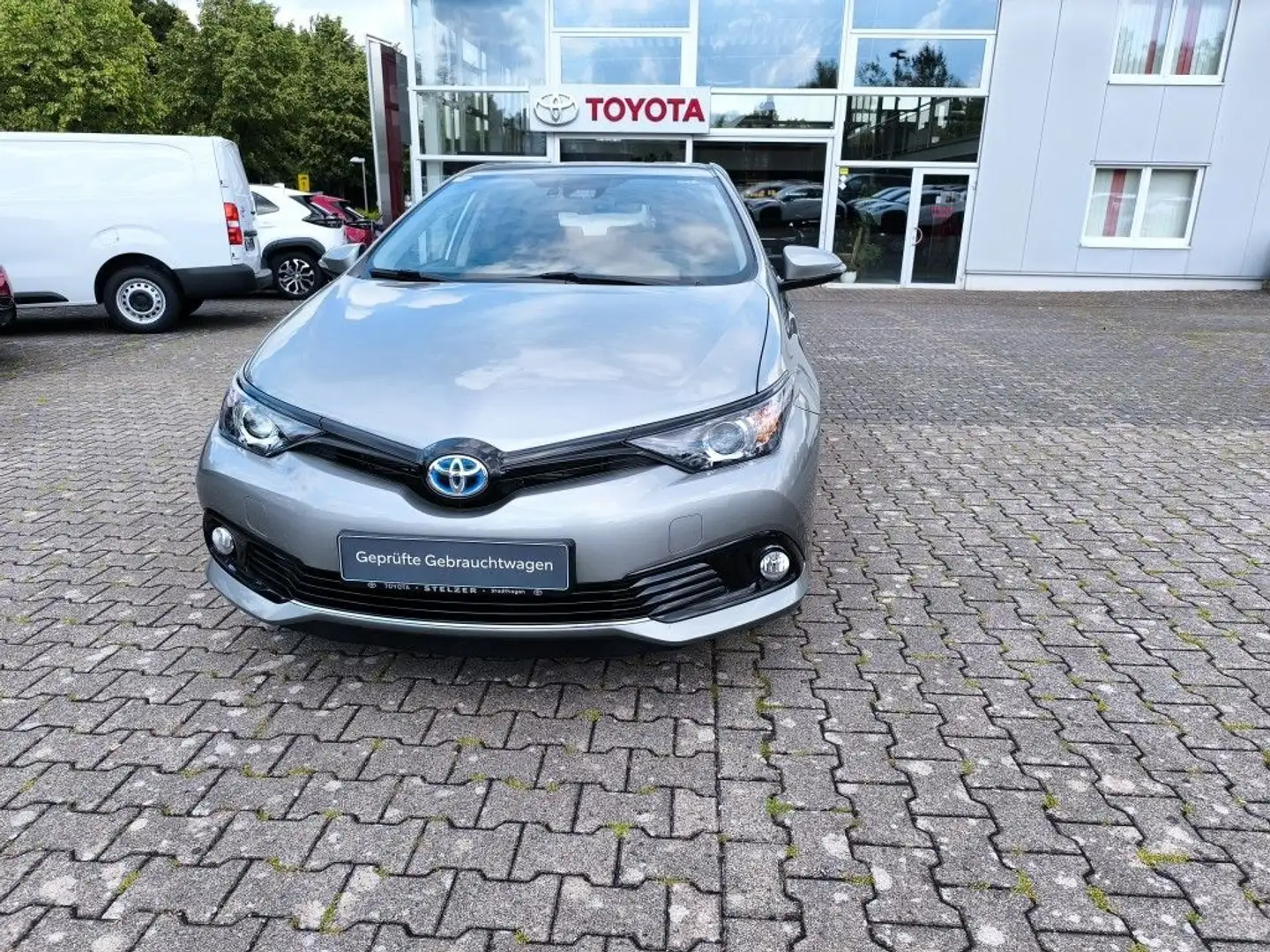 Toyota Auris 1.8 VVT-i Hybrid Automatik Team Deutschland Argento - 1