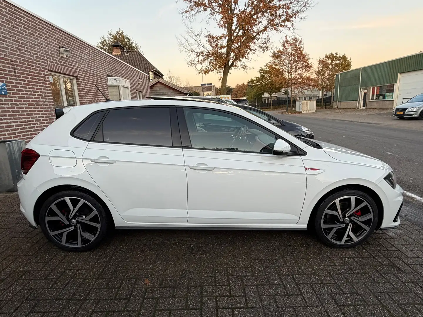 Volkswagen Polo GTI 2.0 TSI panoramadak virtual ACC Wit - 2