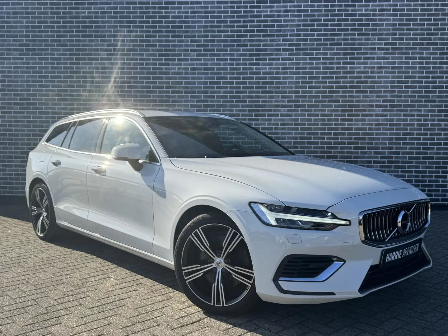 Volvo V60 2.0 T8 Recharge AWD Inscription | Geventileerde st Wit - 2