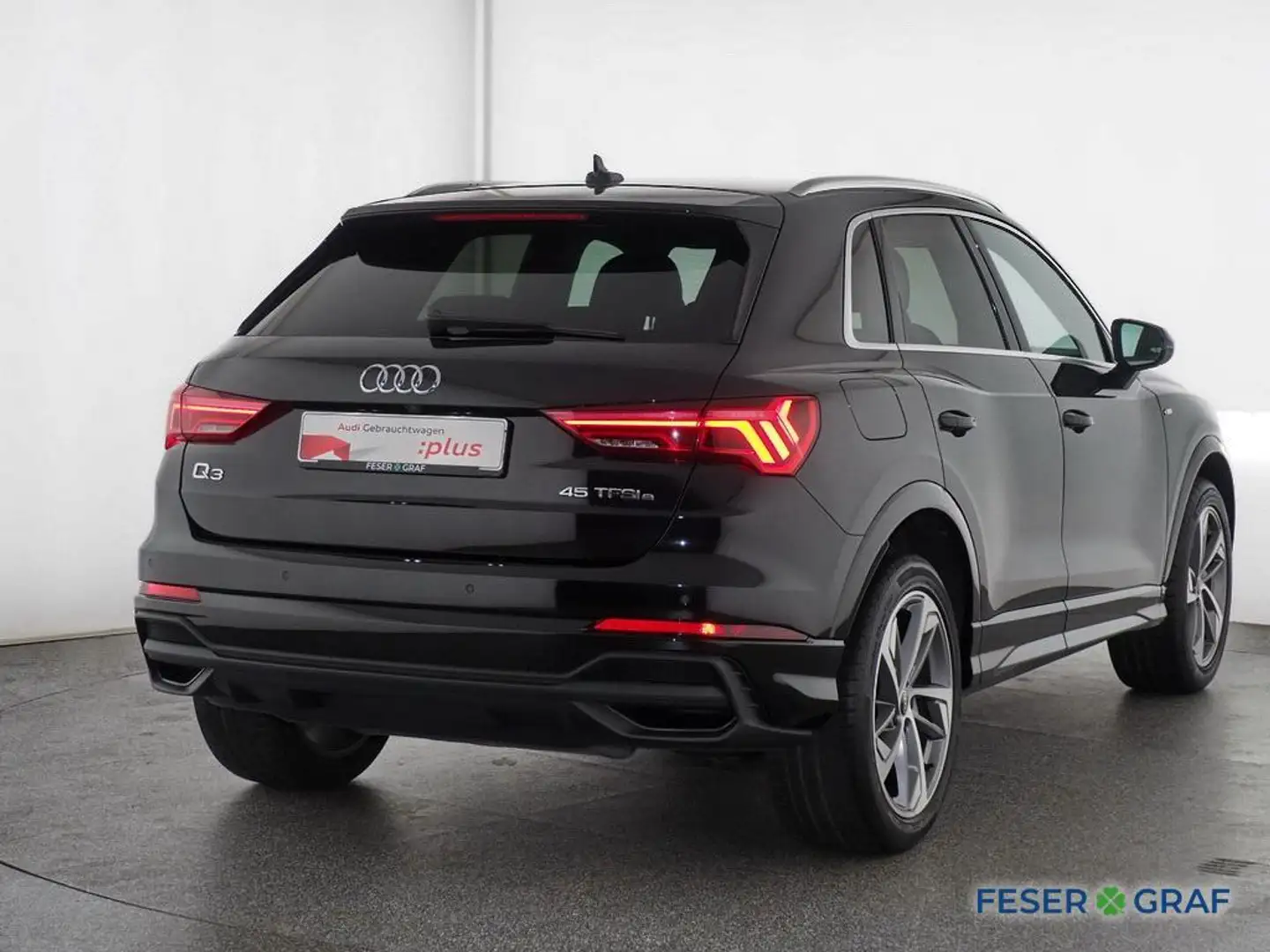 Audi Q3 45TFSI e S line S tronic LED ACC PDC Kamera Zwart - 2