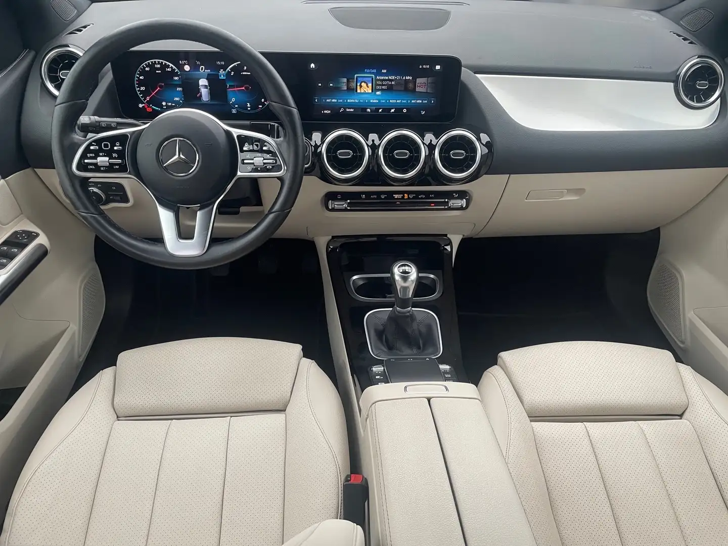 Mercedes-Benz B 180 d Bel.Sitz Kam. KlimaA LED LM Navi PDC SHZ Silber - 2