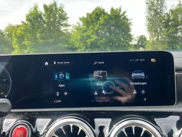 Mercedes-Benz Cla view 10