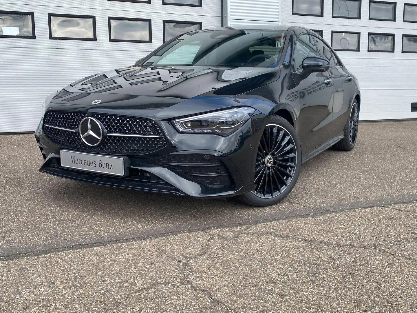 Mercedes-Benz CLA 180 Star Edition Schwarz - 1