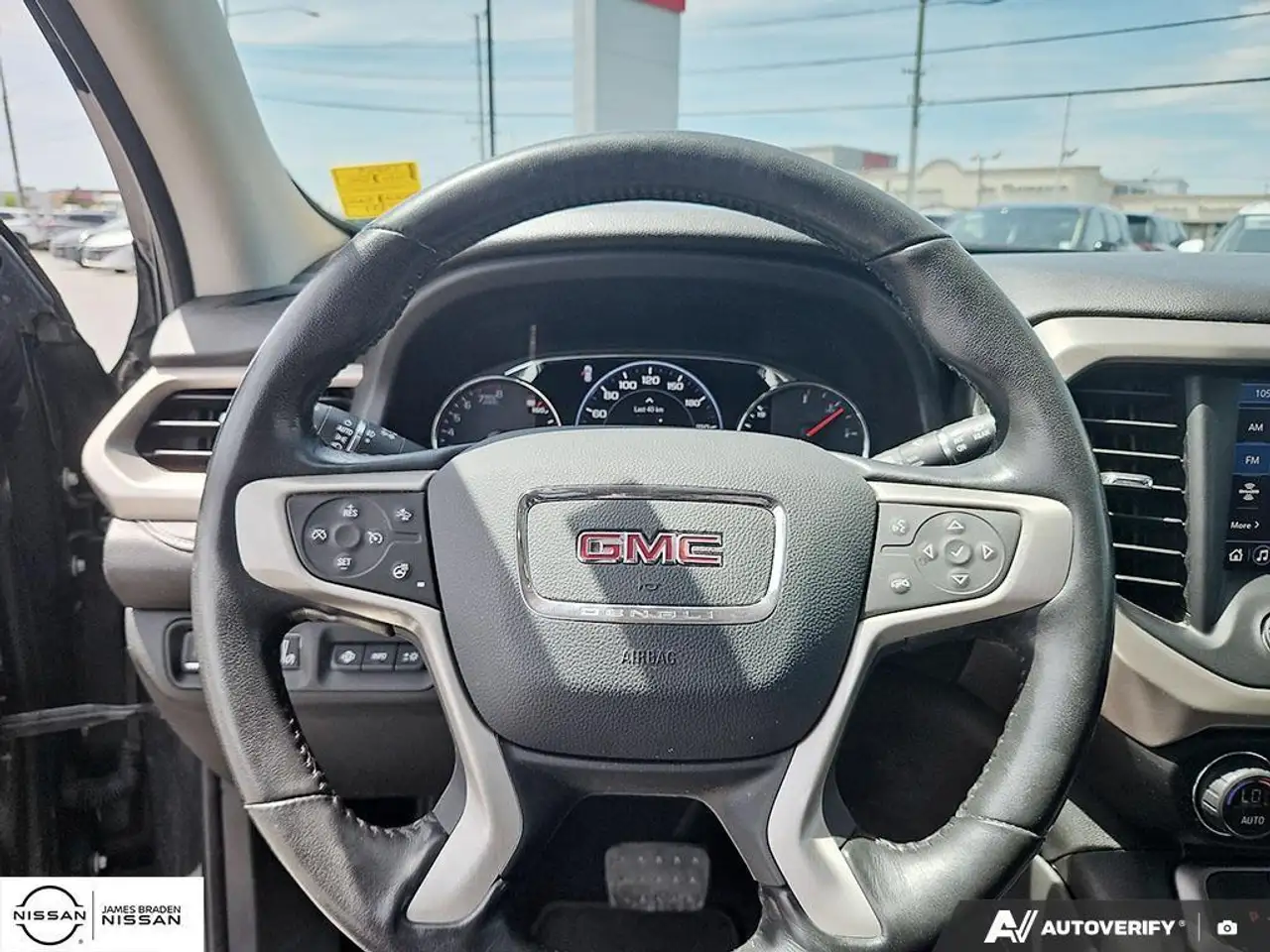 GMC Acadia снимка GMC Acadia