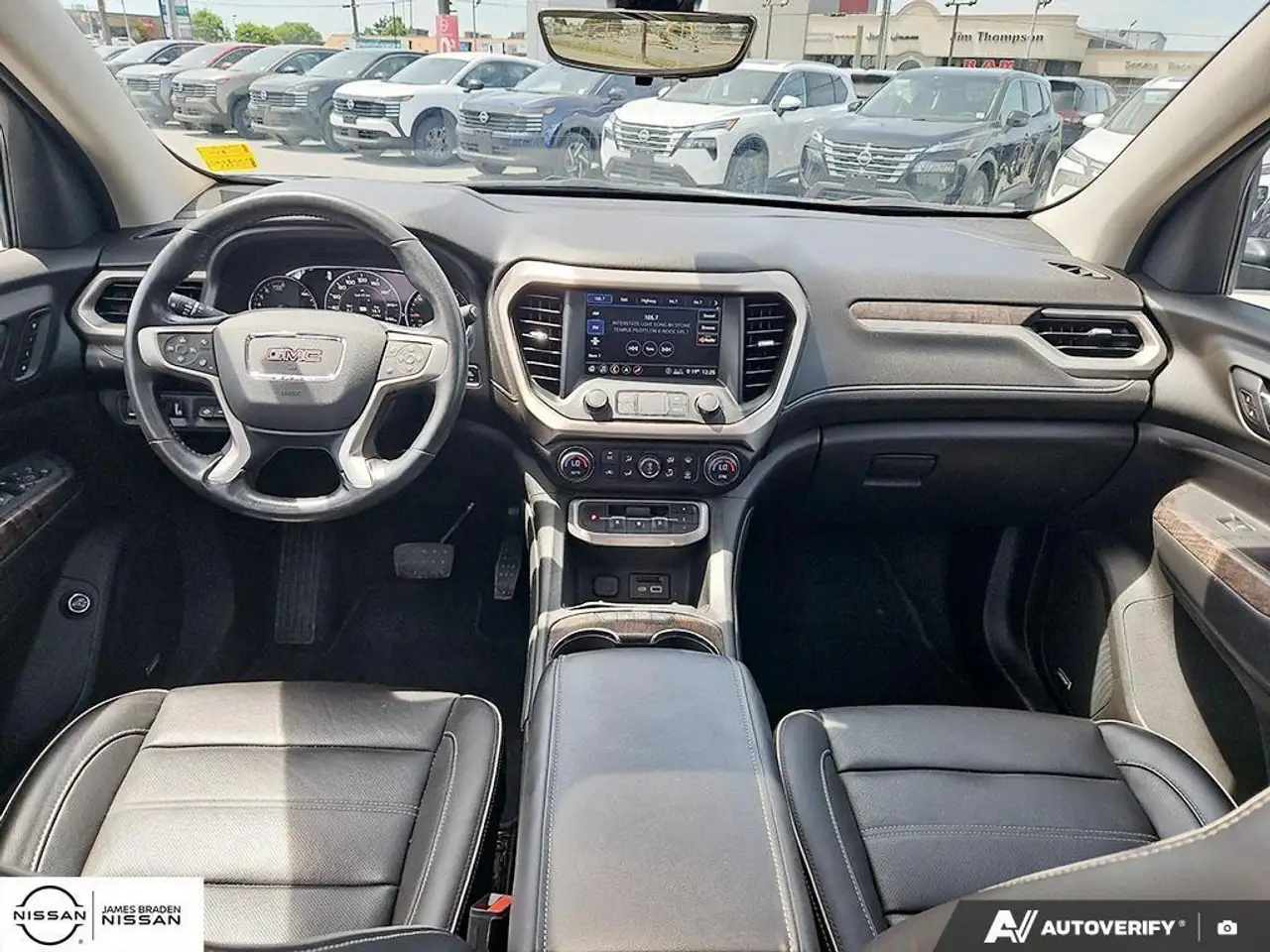 GMC Acadia снимка GMC Acadia